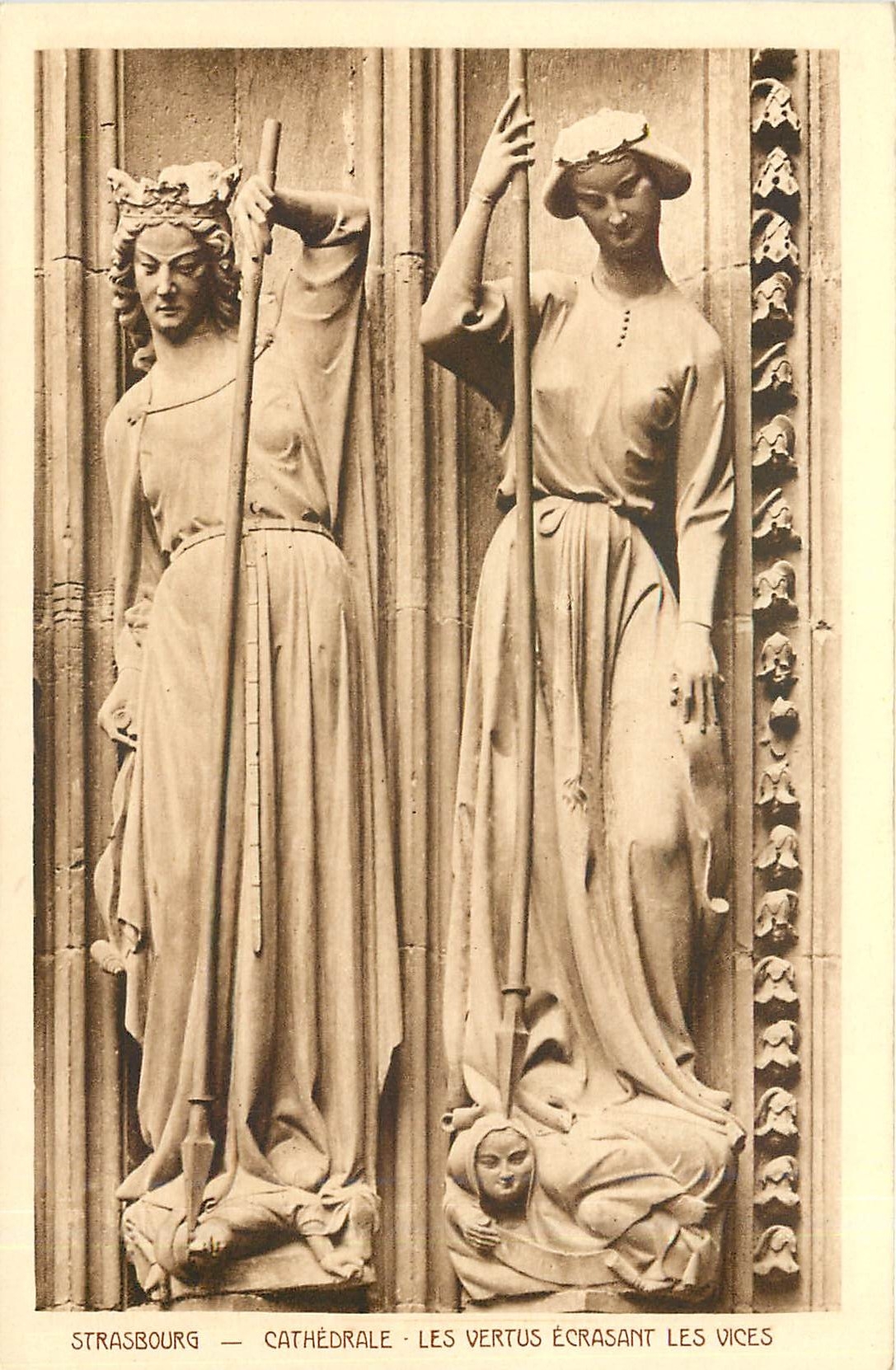 CPA Strasbourg Cathedrale Les Vertus Ecrasant les Vices 