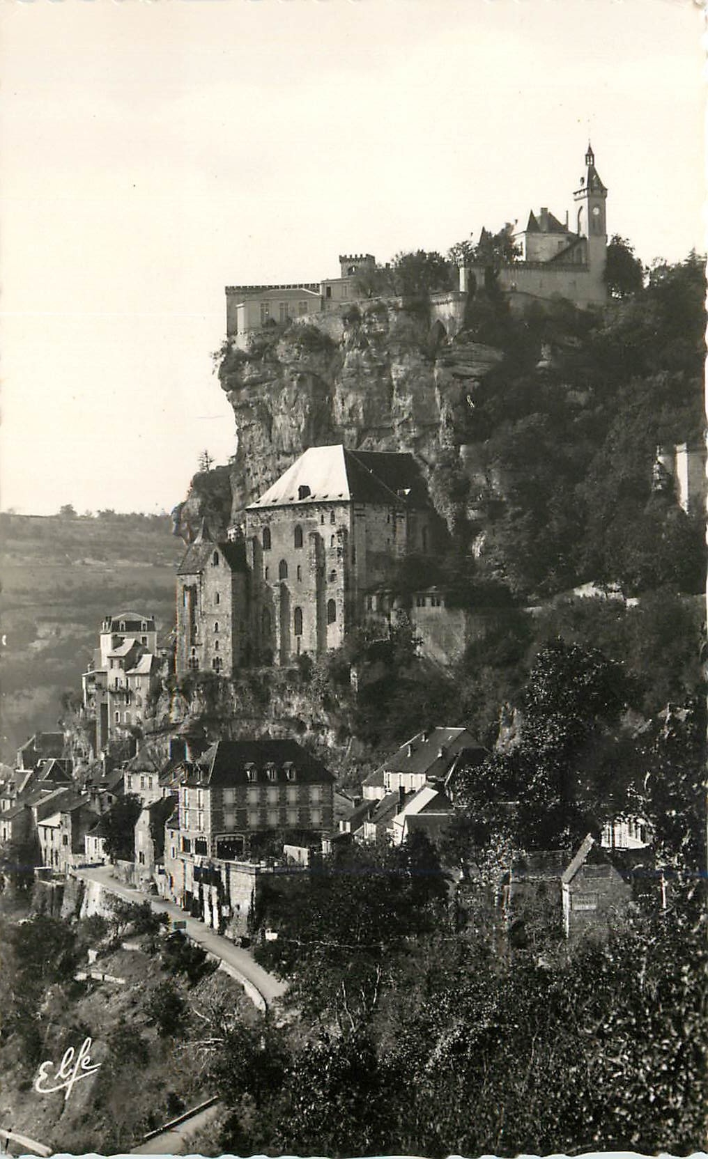 CPA Rocamadour Lot Le Chateau et le rocher surplombant la Ville 