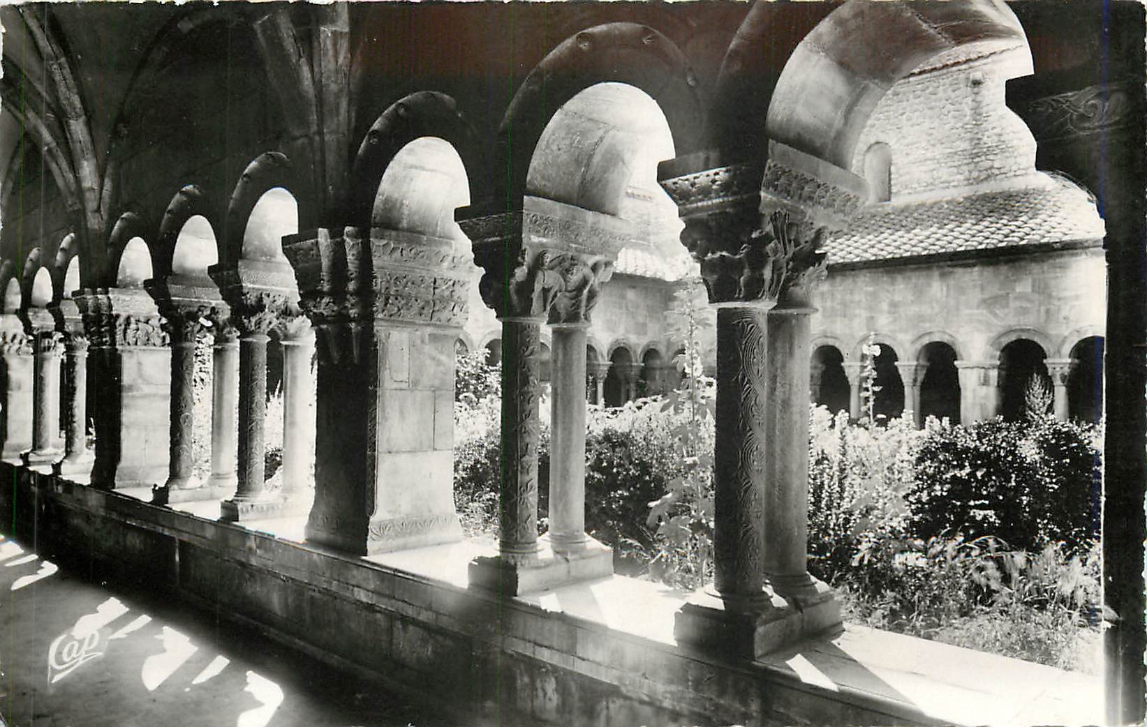 CPA Environs de Perpignan Elne Le Cloitre Galerie XIII 