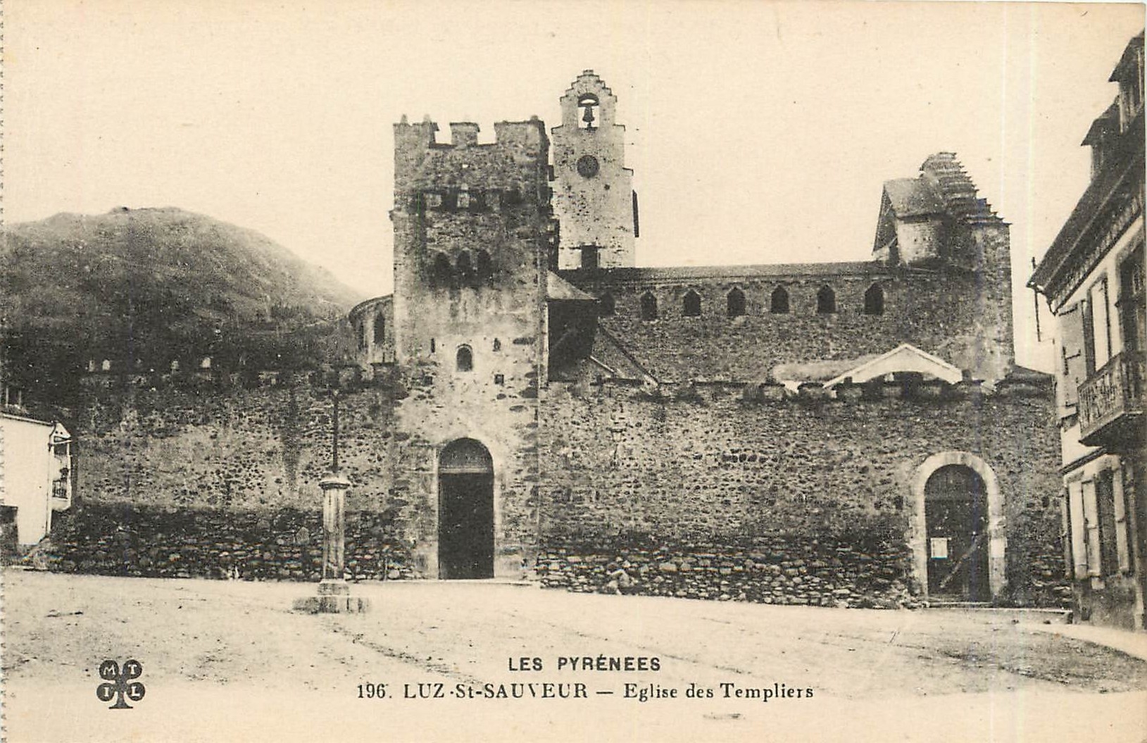 Luz-Saint-Sauveur — Église des Templiers — Les Pyrénées