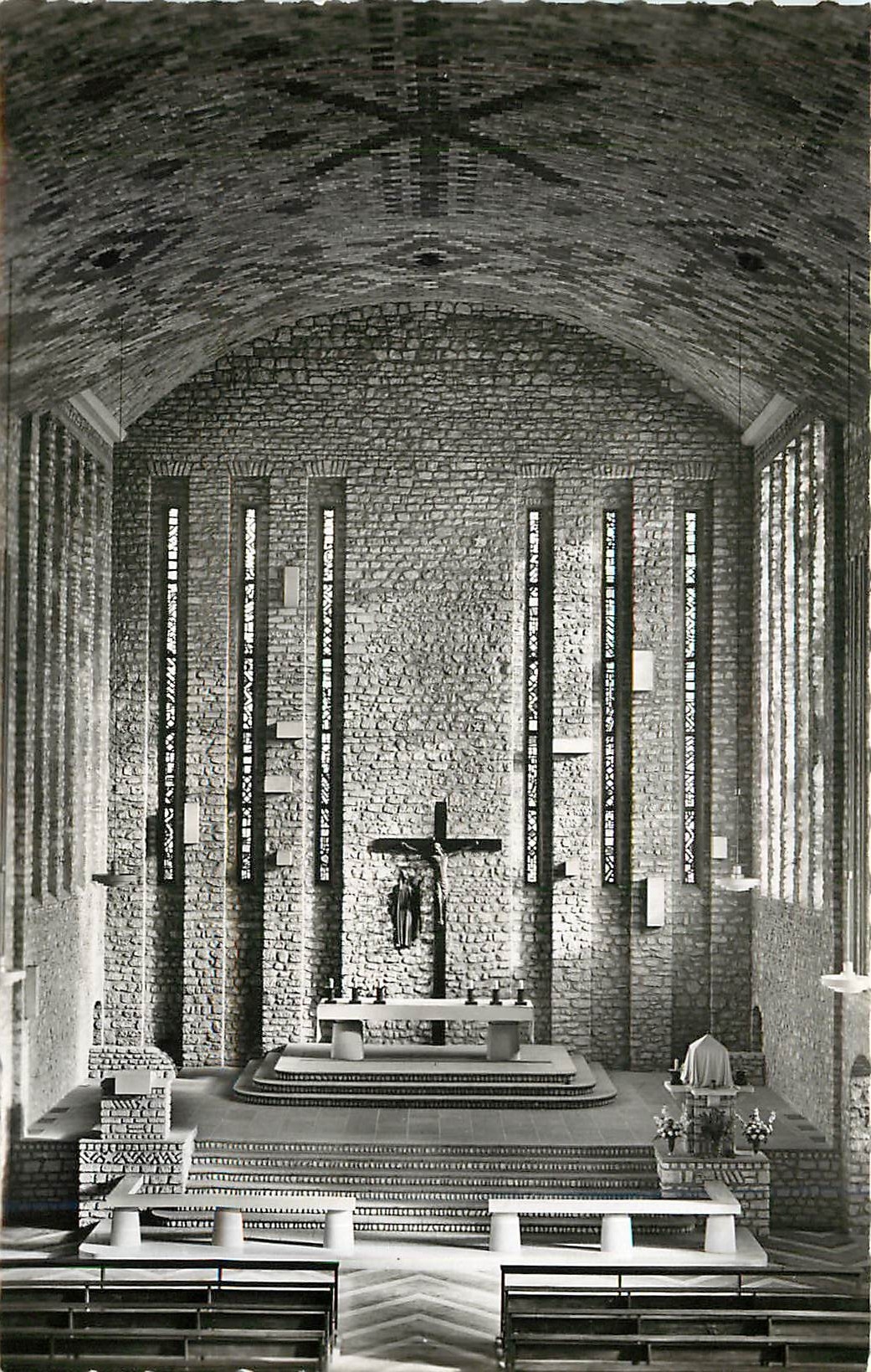 CPA Paroisse Marie Mediatrice Eglise Votive de la Liberation de Paris 