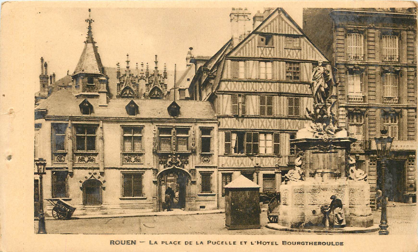 CPA Rouen La Place de la Pucelle et l'Hotel Bourgtheroulde 