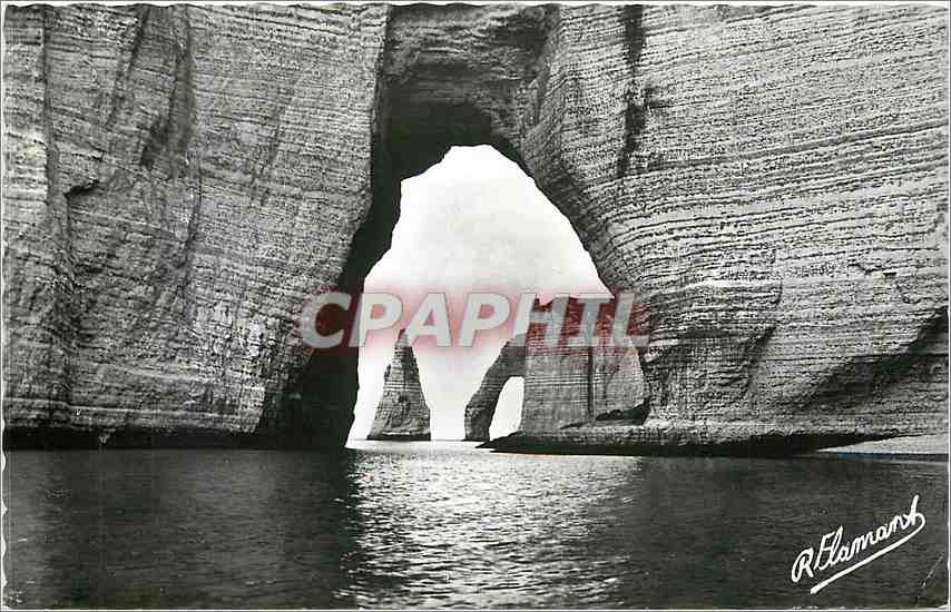 CPA Etretat La Manneporte et Falaise d'Aval 