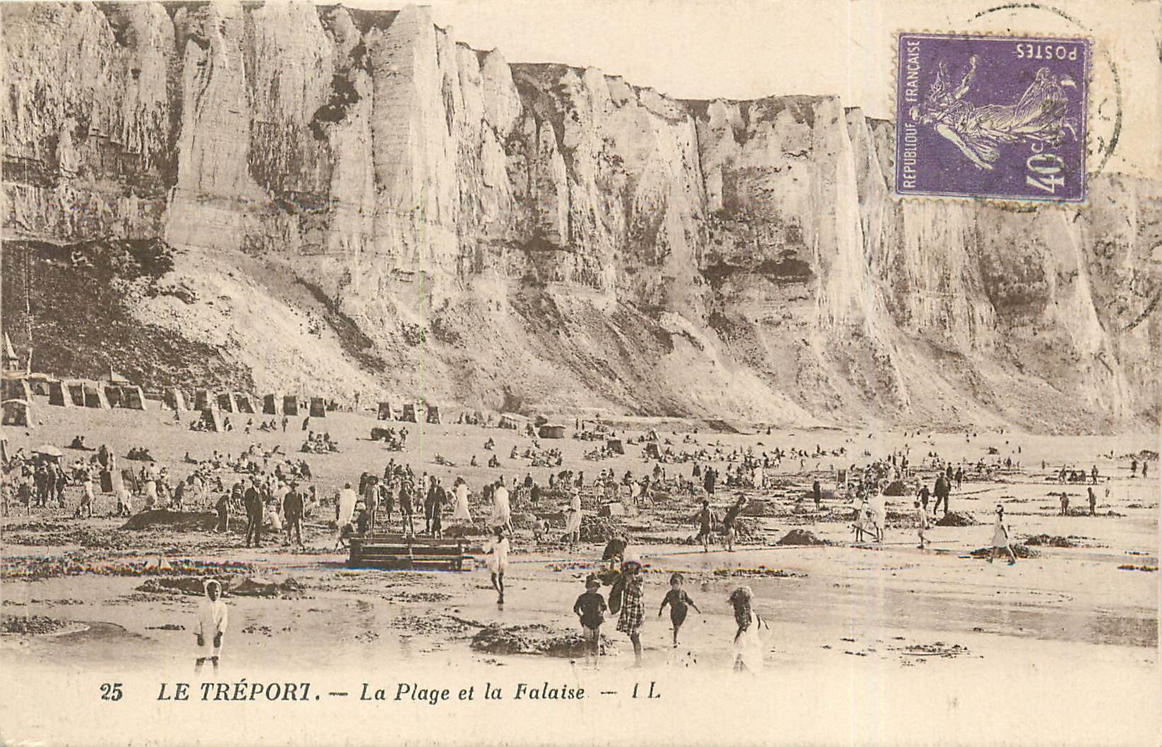 CPA Le Treport La Plage et la Falaise 