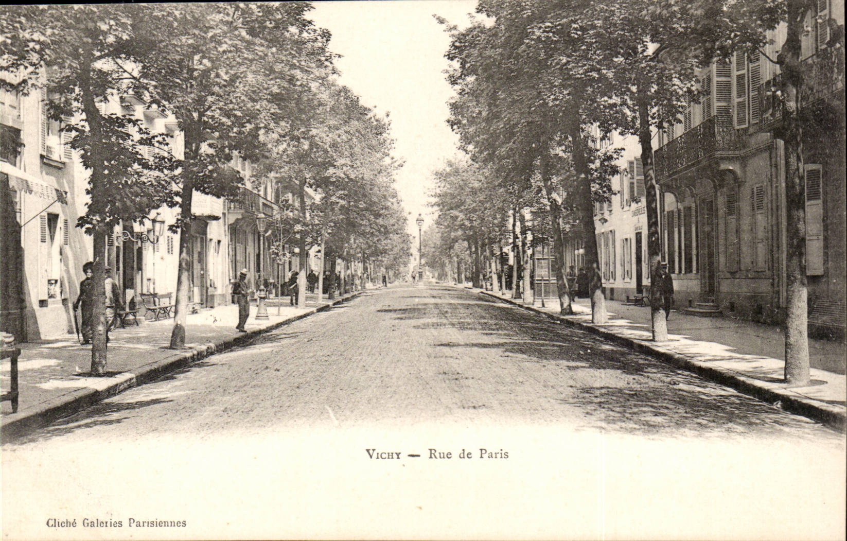 Vichy - Rue de Paris - CPA 