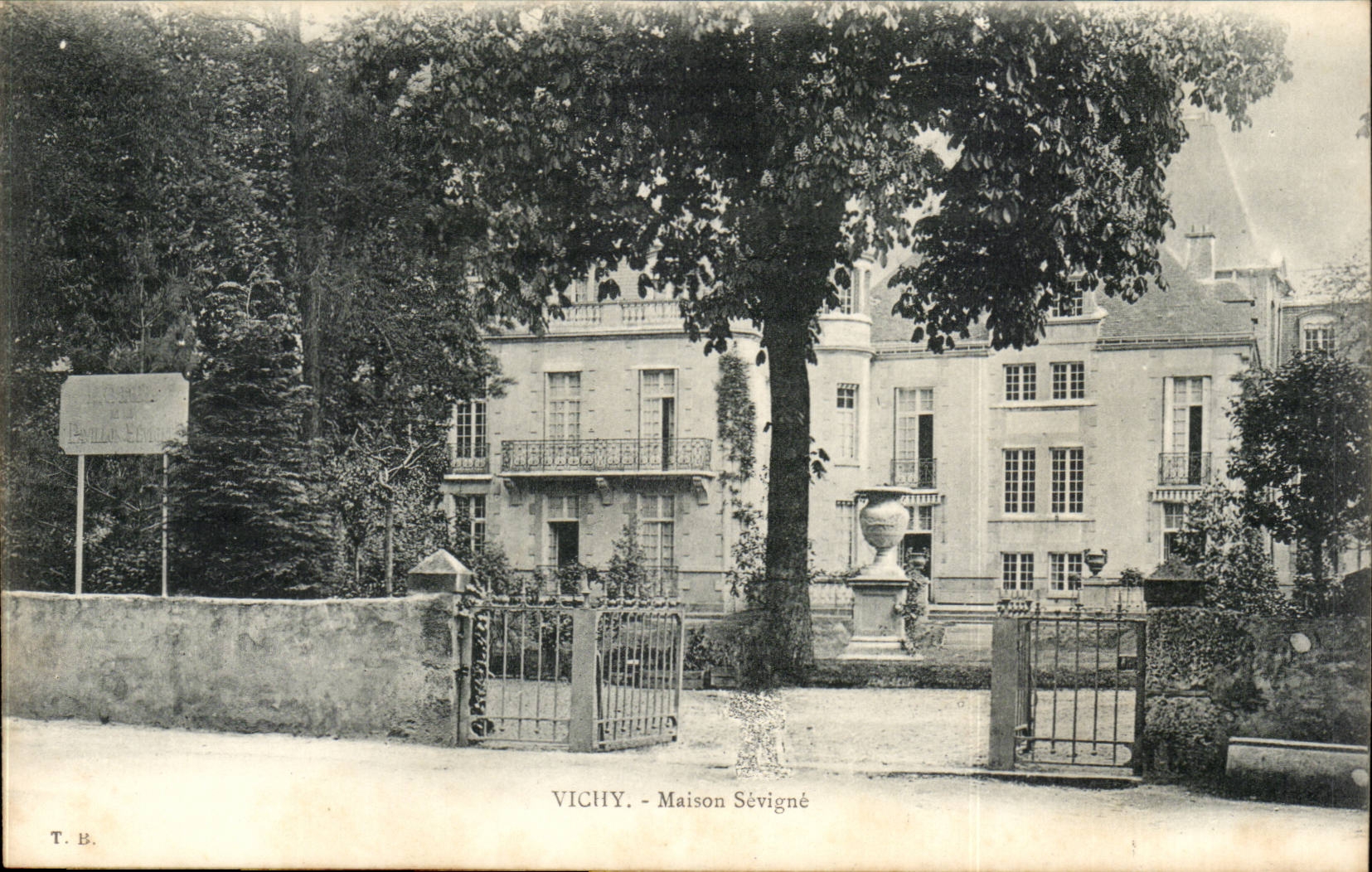 Vichy - Maison Sevigne - CPA 