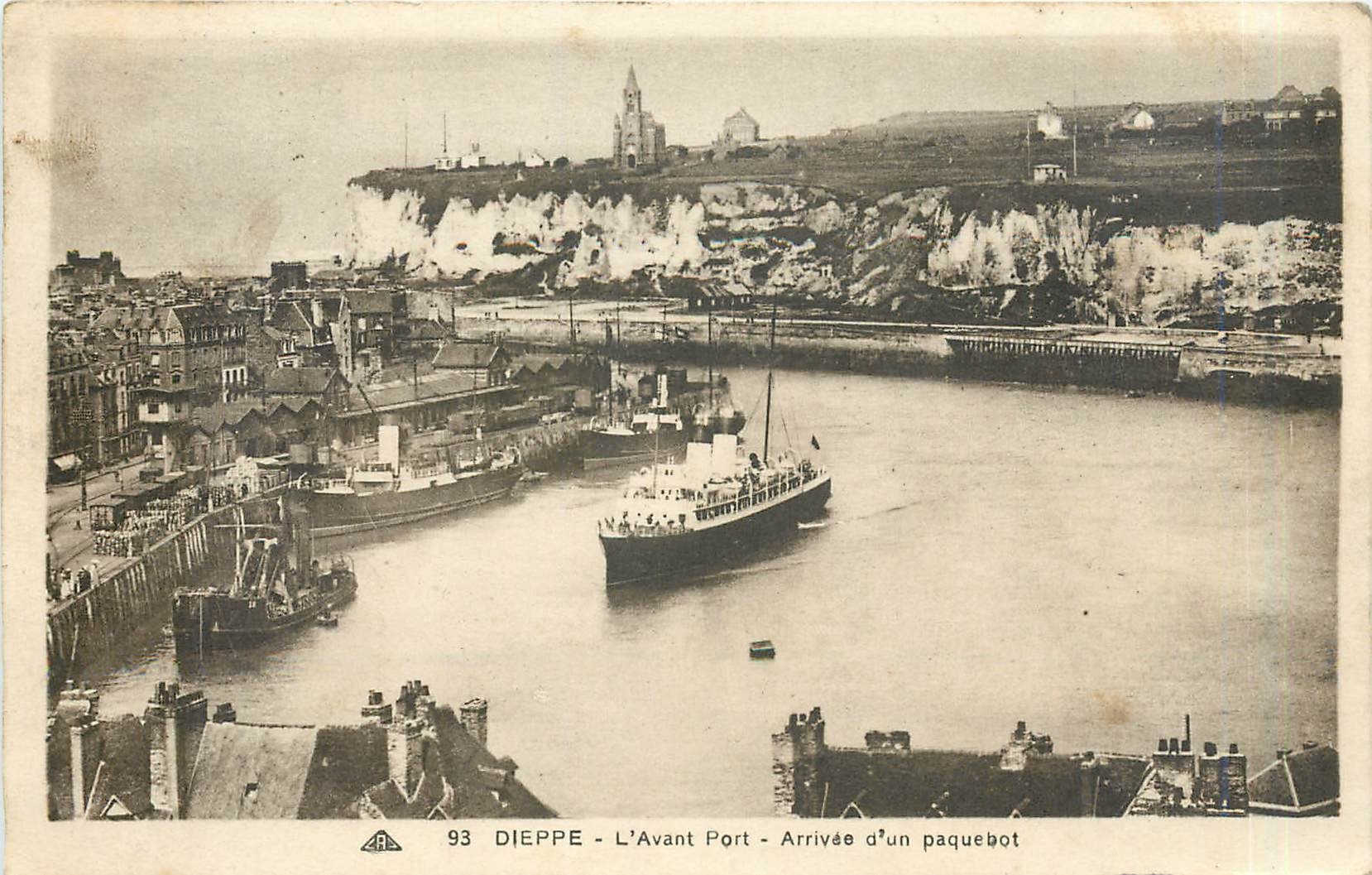 CPA DIEPPE-L'Avant Port-arivee d'un paquebot Bateau
