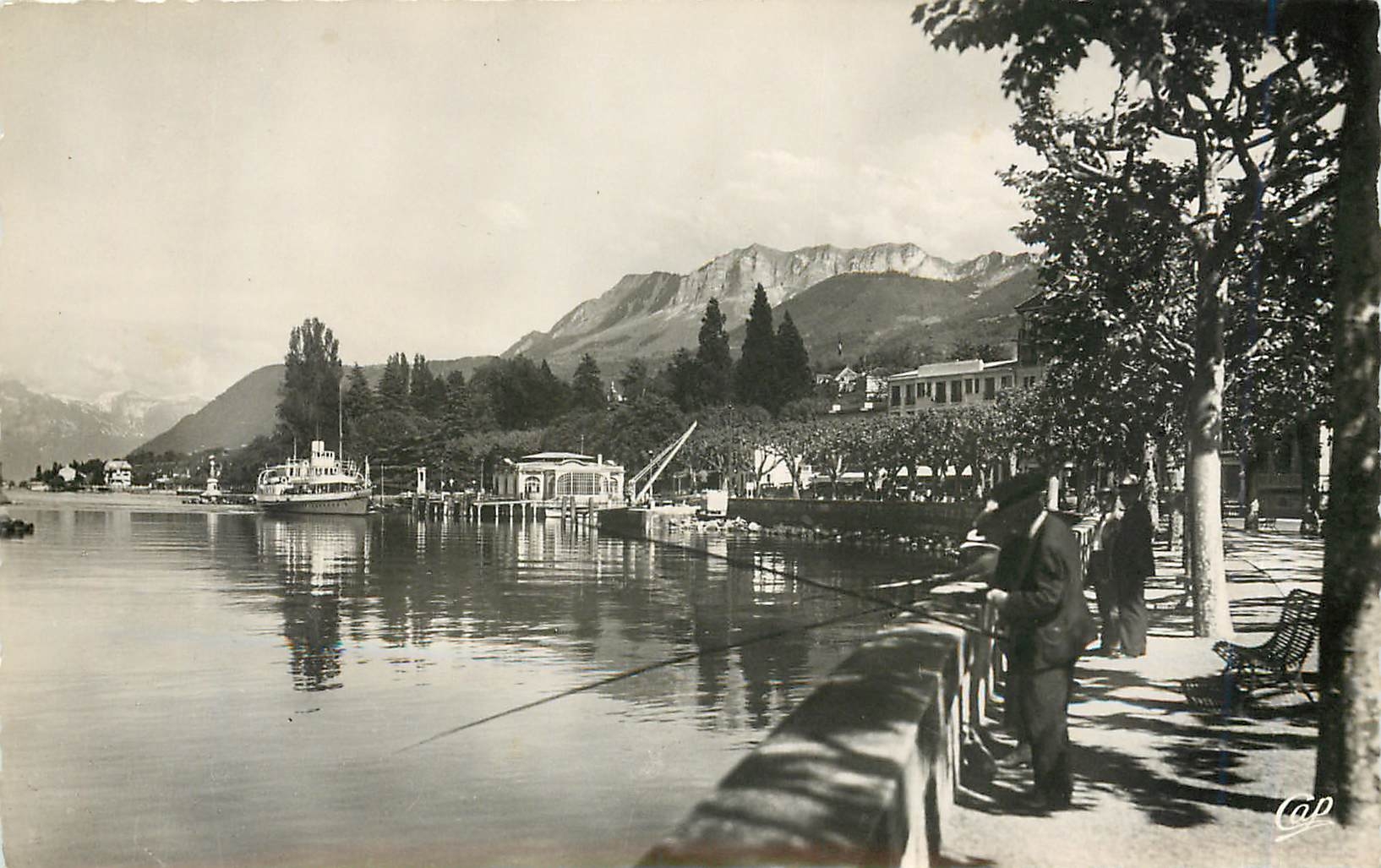 CPA EVIAN-LES BAINS-Bords du Lac et Quai Baron de Blonay Peche Pecheur