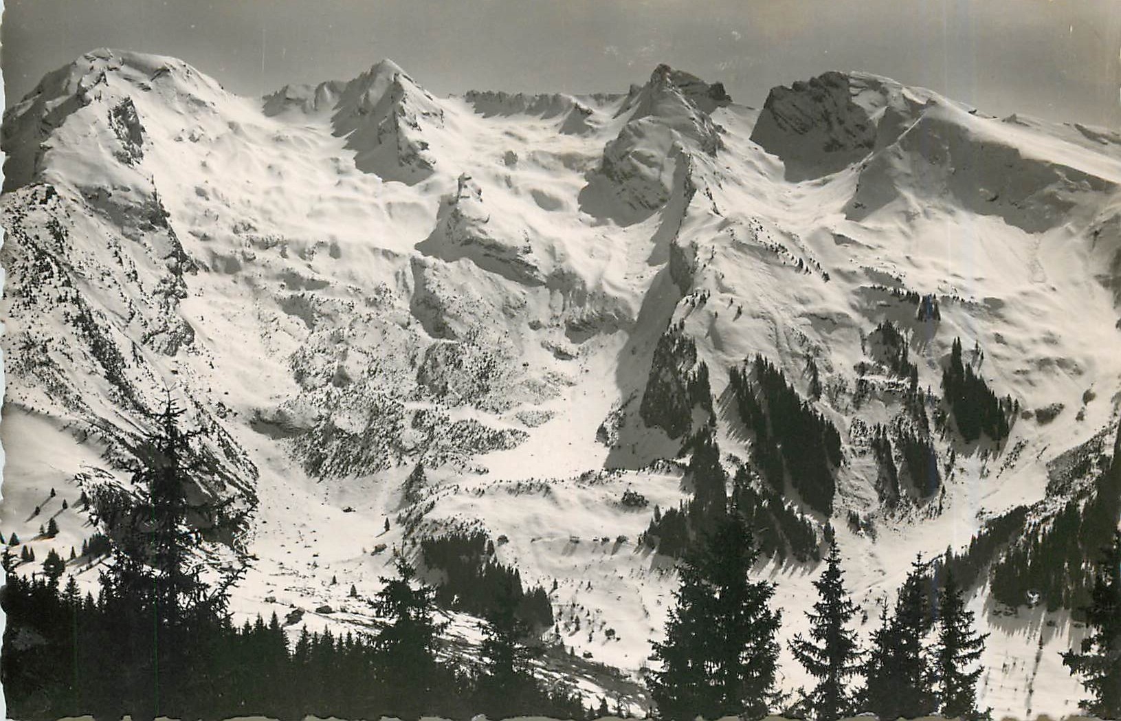 La Clusaz (1040 m.) — Les magnifiques terrains de ski des Combés des Aravis — Fabrication française