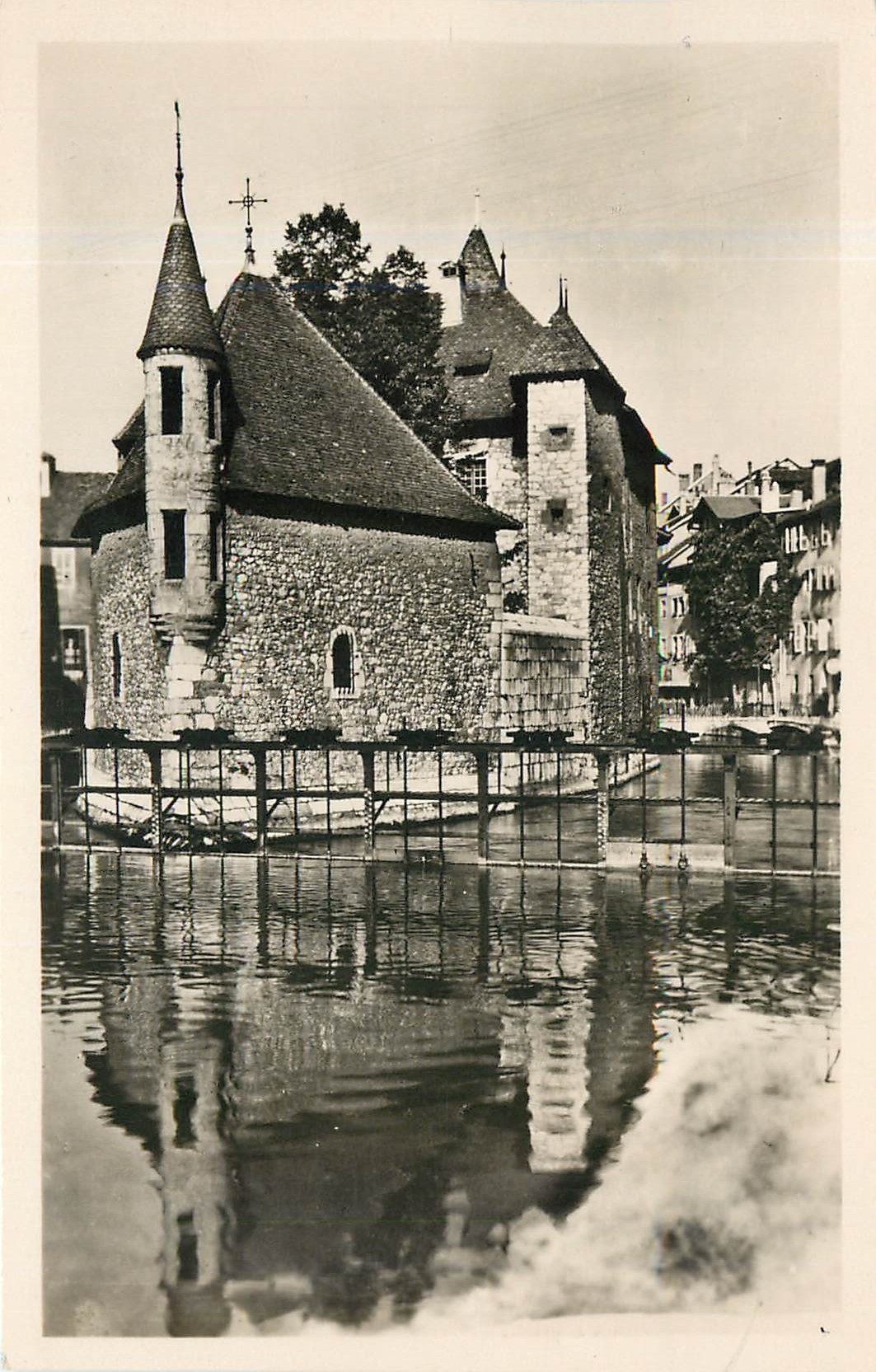 Annecey — Le Palais de l'Île et le Canal du Thiou — Édition GIL, Annecy