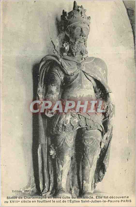 CPA Statue e Charlemagne en trre cuite du Xie s.le fut decouverte en fouillant le sol de l'Eglise ai