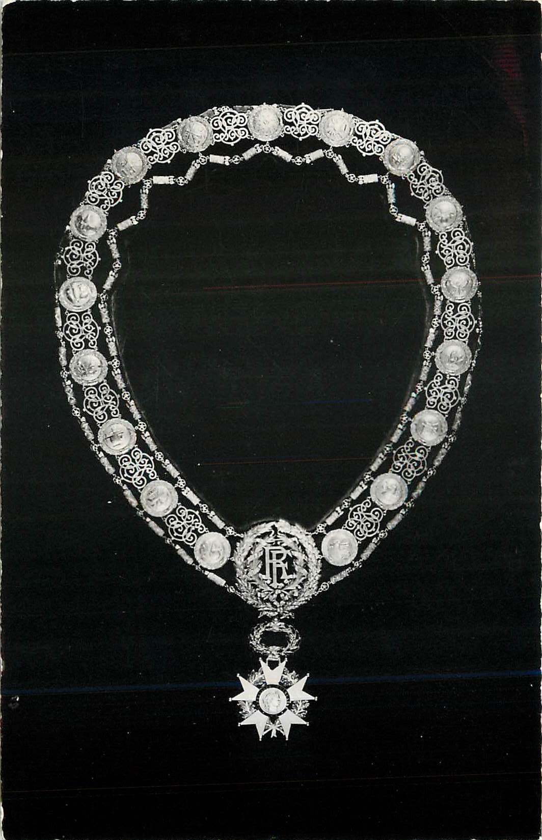 CPA MUSEE DE LA LEGION D'HONNEUR Paris Collier de la Legion d'honneur Medaille