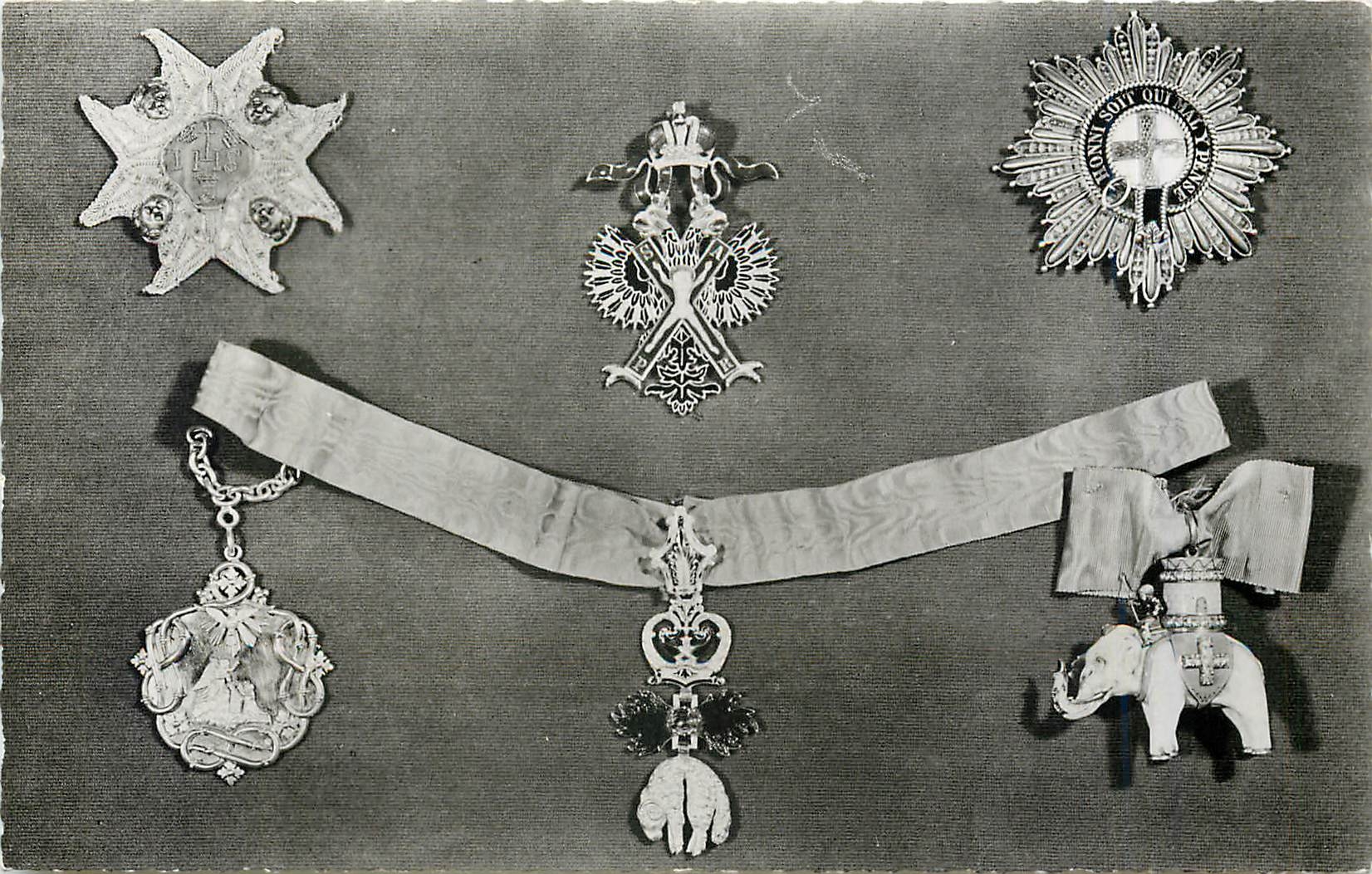 CPA MUSEE DE LA LEGION D'HONNEUR Grands ordres Seraphins Saint Andre Russie Russia Suede Jarretiere 