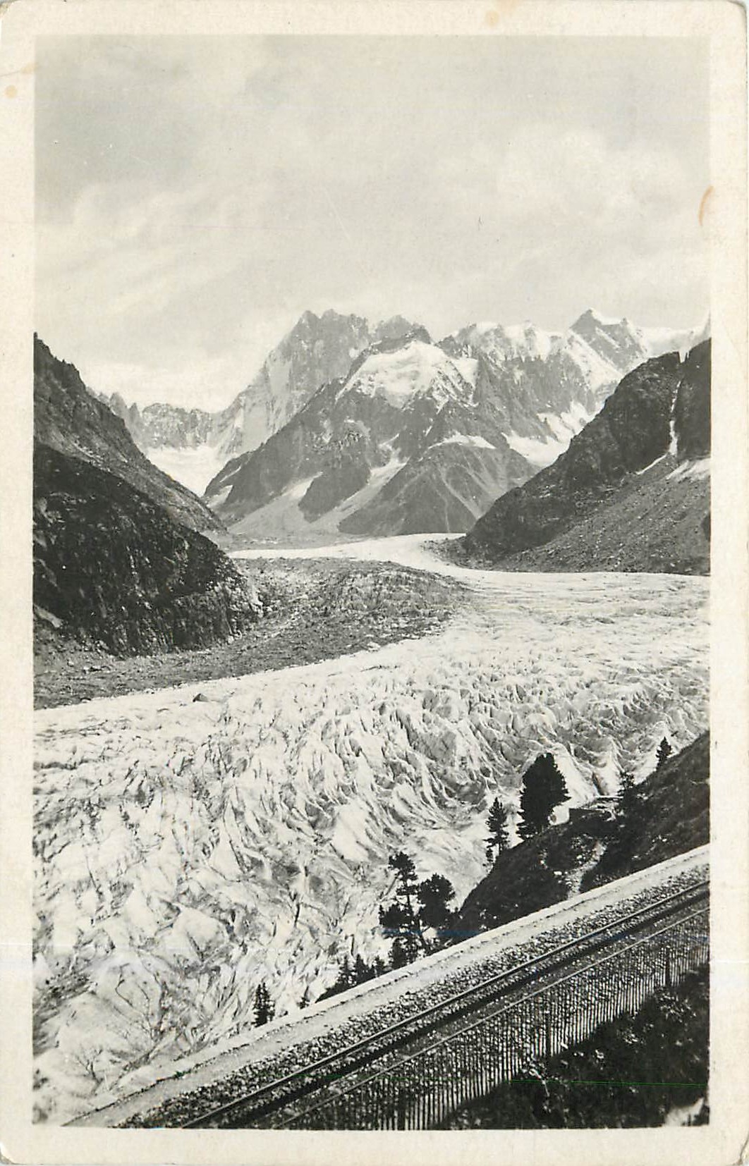 CPA CHAMONIX-et le mont Blanc