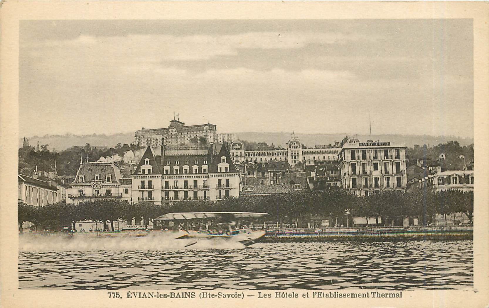 ÉVIAN-les-BAINS (Hte-Savoie) — Les Hôtels et l'Établissement Thermal