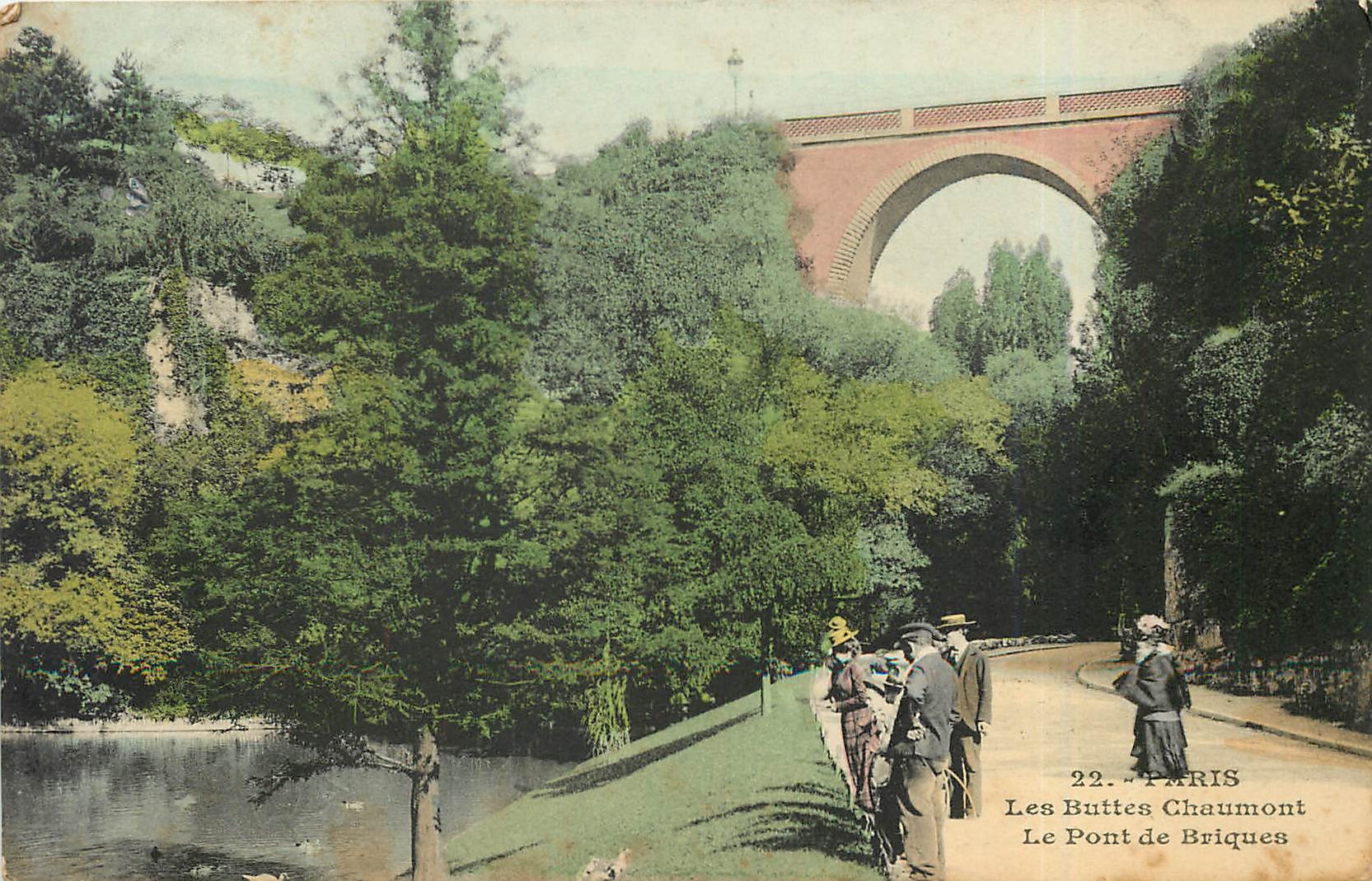 CPA PARIS les Buttes Chaumont Le pont de briques