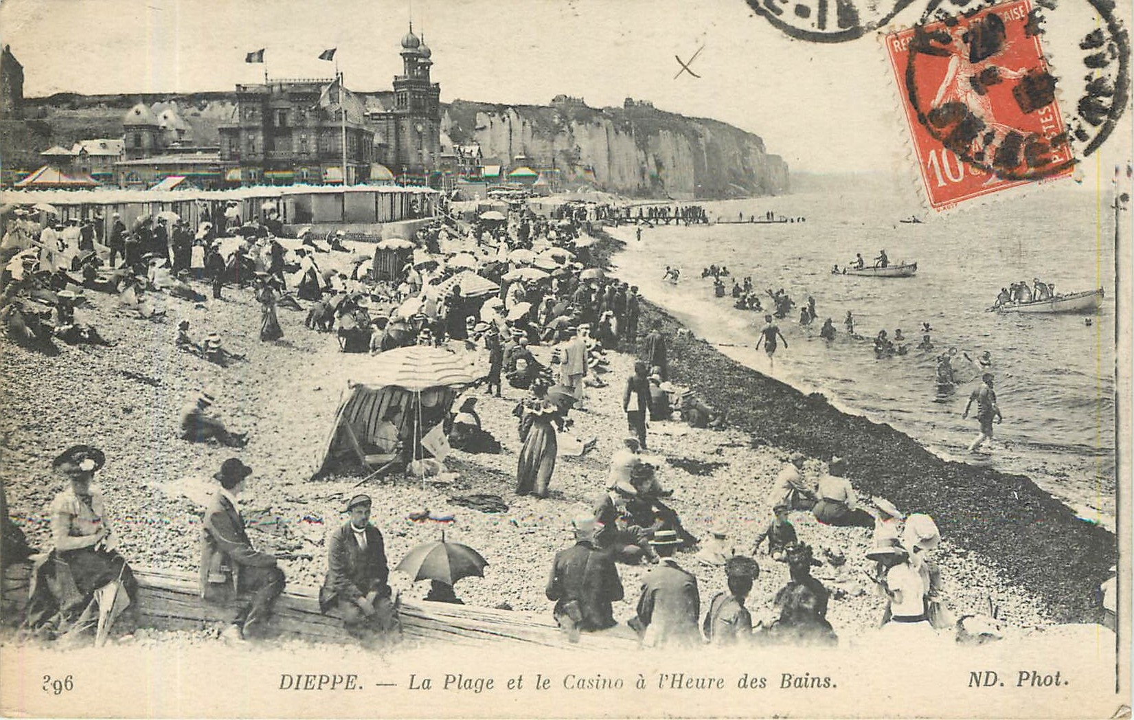 CPA DIEPPE-lLa Plage et le Casino a l'heure des Bains