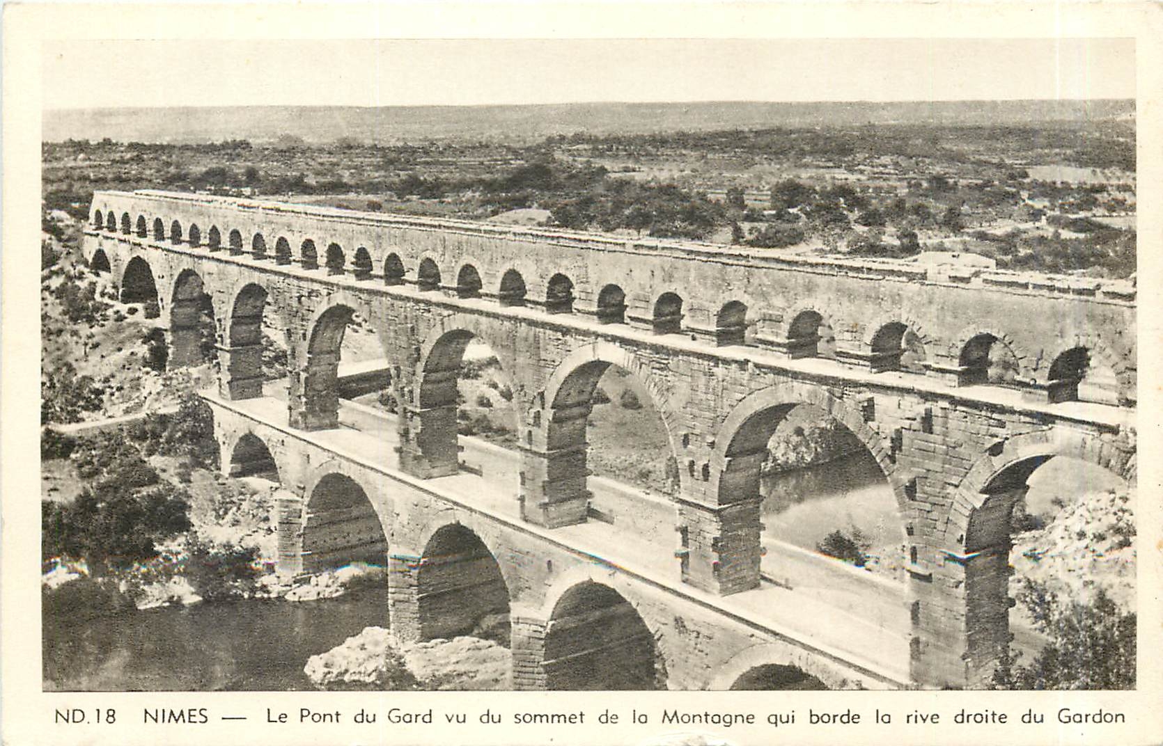 Nîmes — Le Pont du Gard vu du sommet de la Montagne qui borde la rive droite du Gardon — ND.18