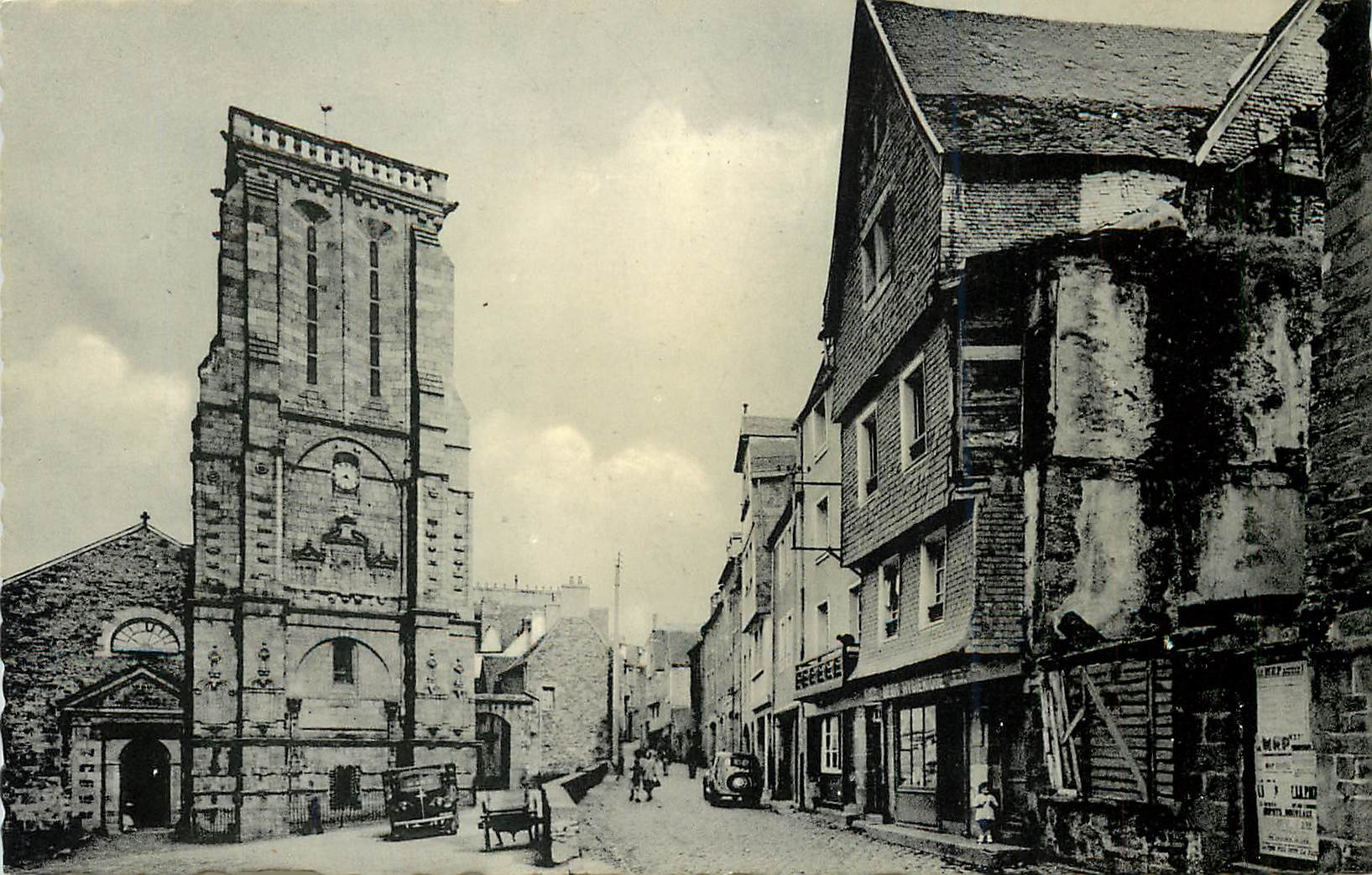 CPA MORLAIX-L'Eglise St Mathieu et vieilles Maisons
