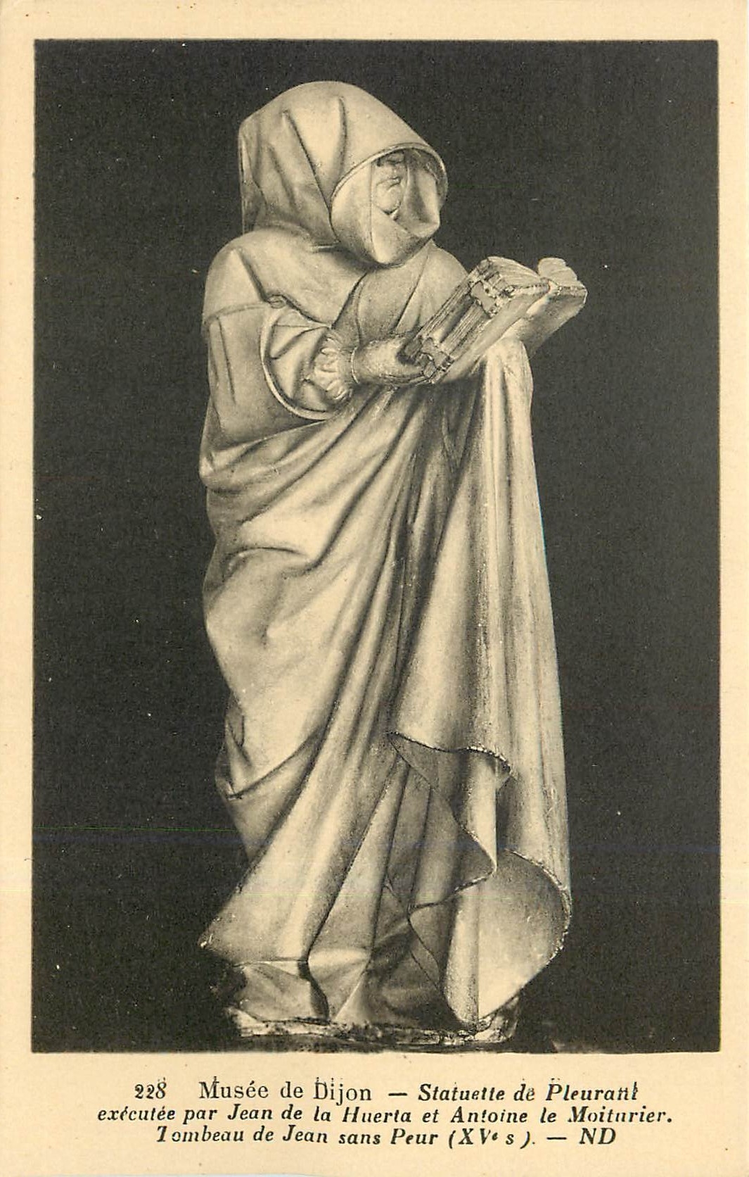 CPA Musee DE DIJON-Statuette de Pleurant executee par Jean de la Huerta et Antoine le Moiturier