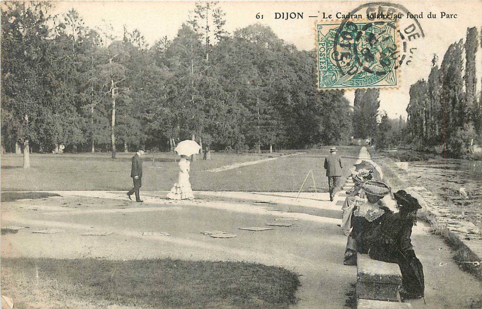 CPA DIJON - le cadran solaire au fond du parc