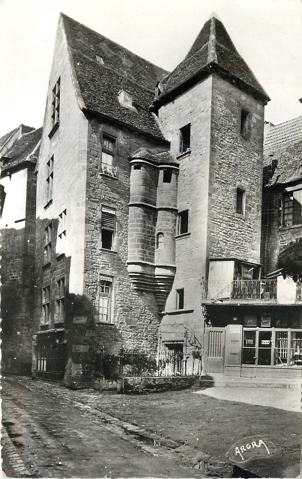 Modern Postcard SARLAT (Dordogne) Hotel of the 15th Century, rue des Consuls
