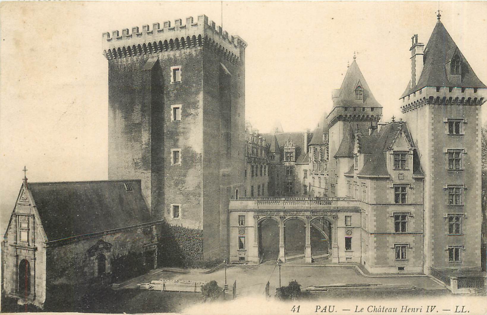 CPA PAU Le Chateau henri IV