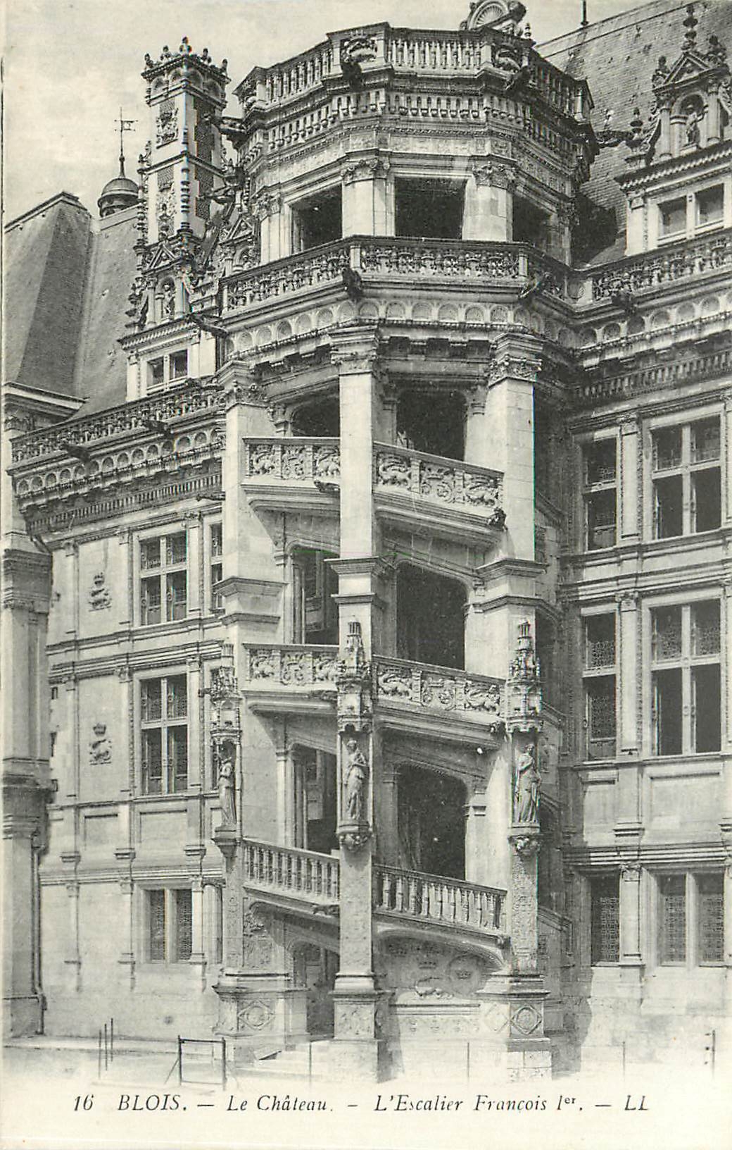 Blois — Le Château — L'Escalier François Ier — LL
