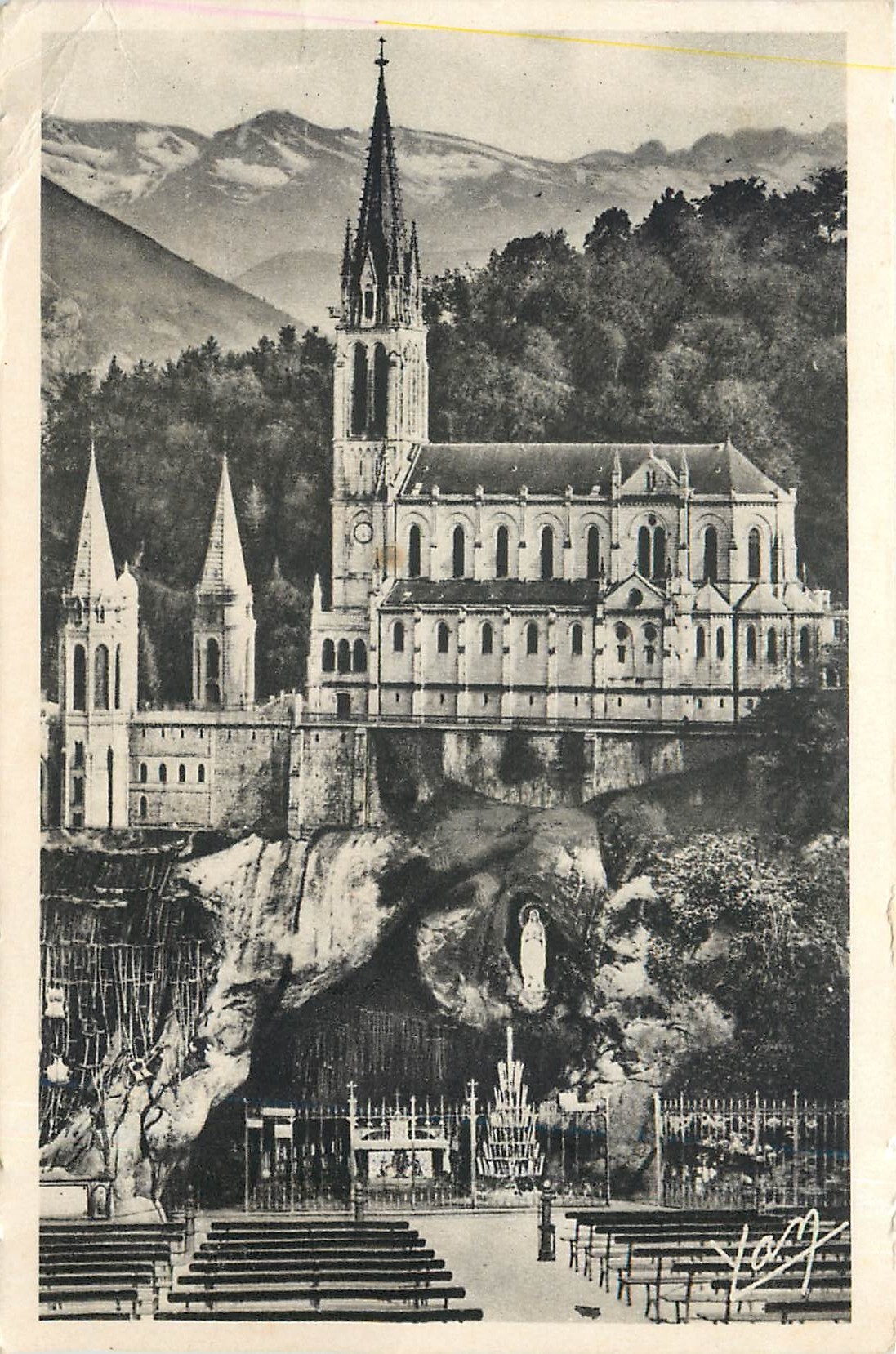 CPA LOURDES-La Basilique et la Grotte