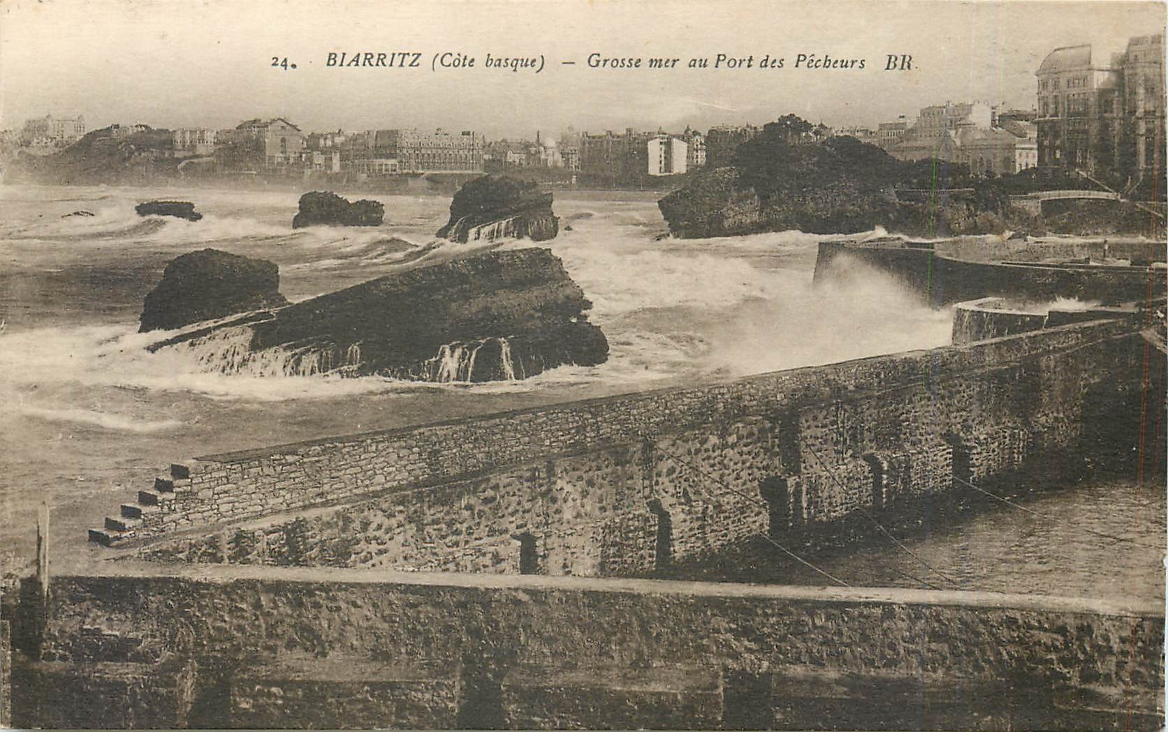 CPA BIARRITZ-Cote basque-Grosse mer au Port des Pecheurs