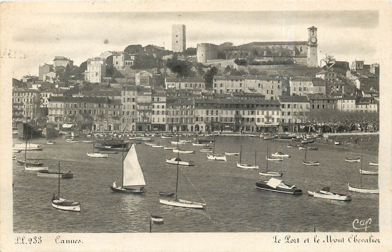 CPA CANNES-Le Port et le Mont Chevalier