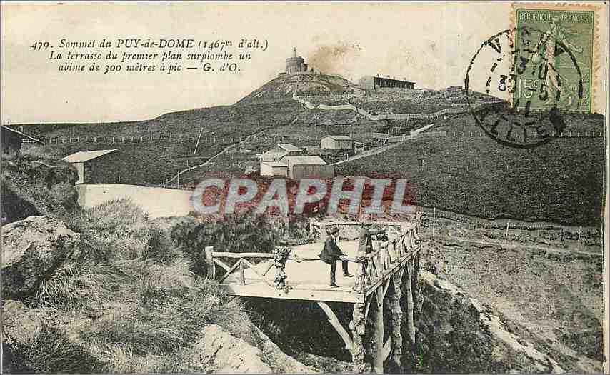 Gipfel des PUY-de-DOME (1.467m hoch) — Terrasse, die einen 300 Meter tiefen Abgrund übersieht — G. d'O.