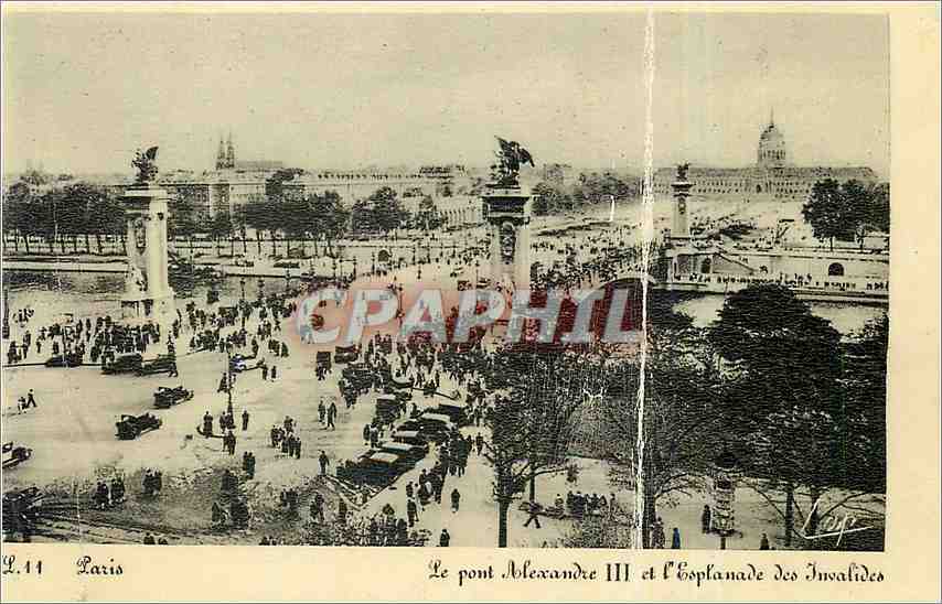 CPA PARIS-Le pont Alexandre III et l'Esplanade des Invalides