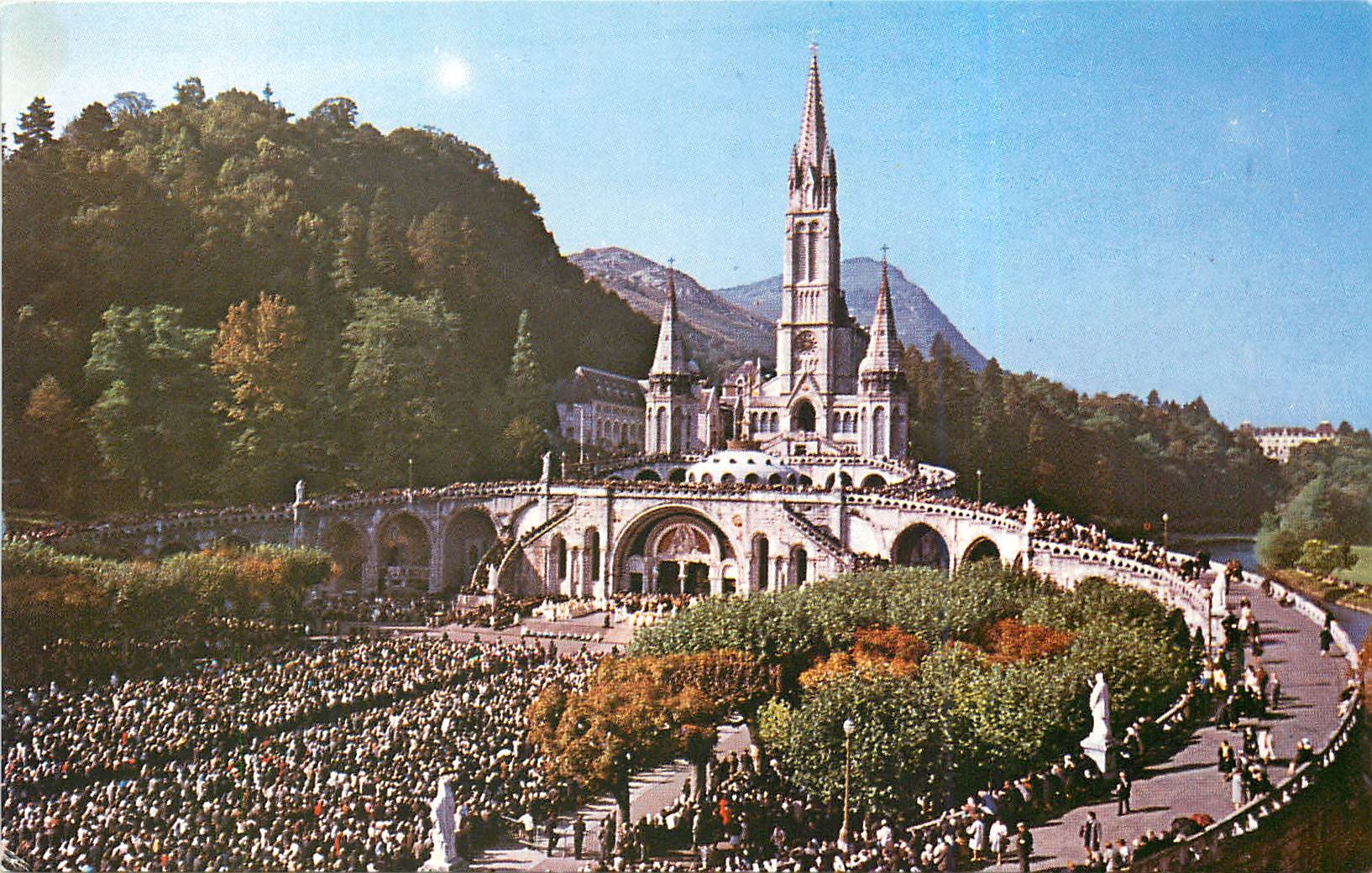 CPA LOURDES(Haute Pyrenees) 1890 L Basilique et l'Esplanade