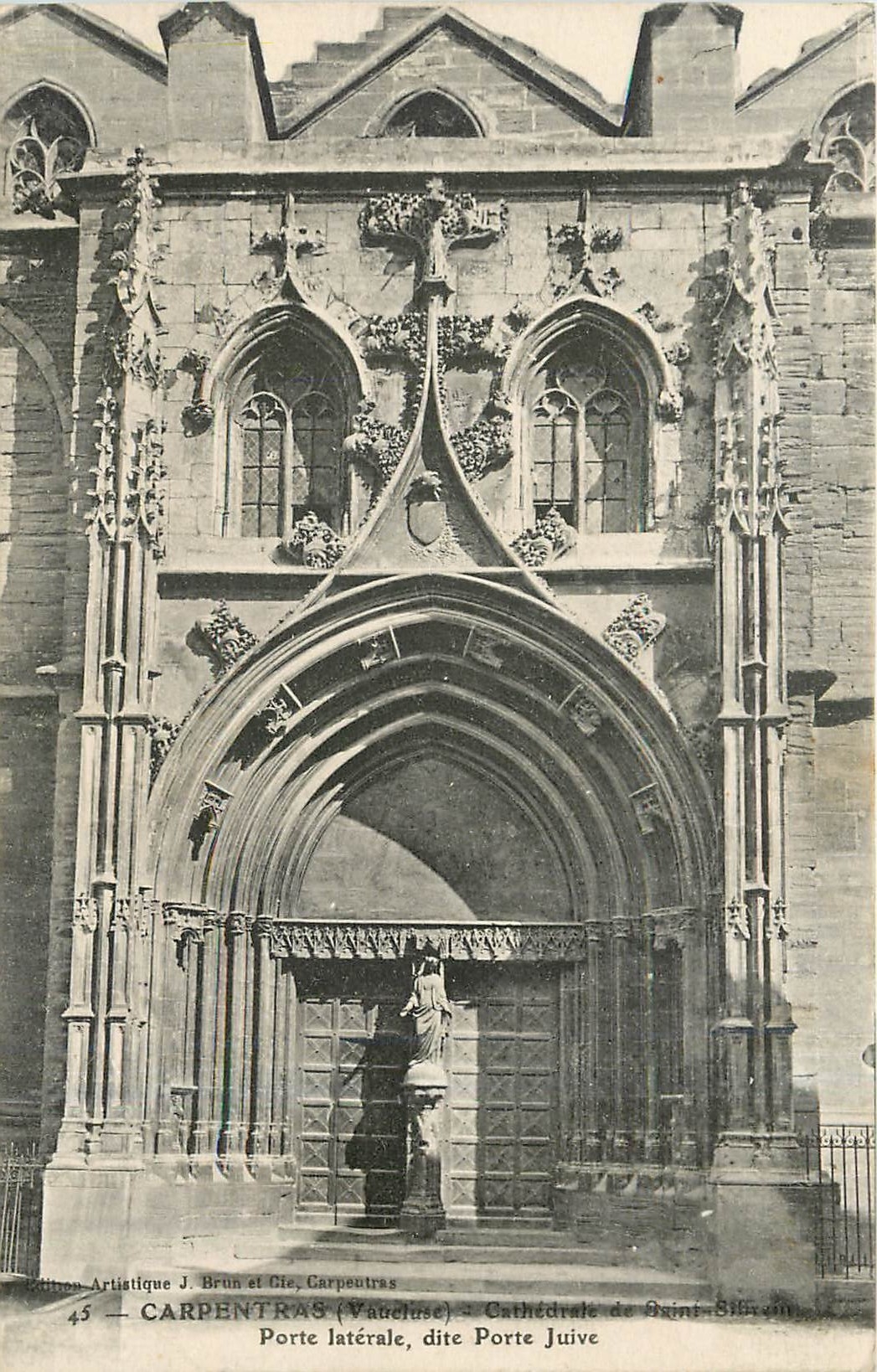 CPA CARPENTRAS - LA Cathedrale Porte laterale dite Porte juive Judaica Juif