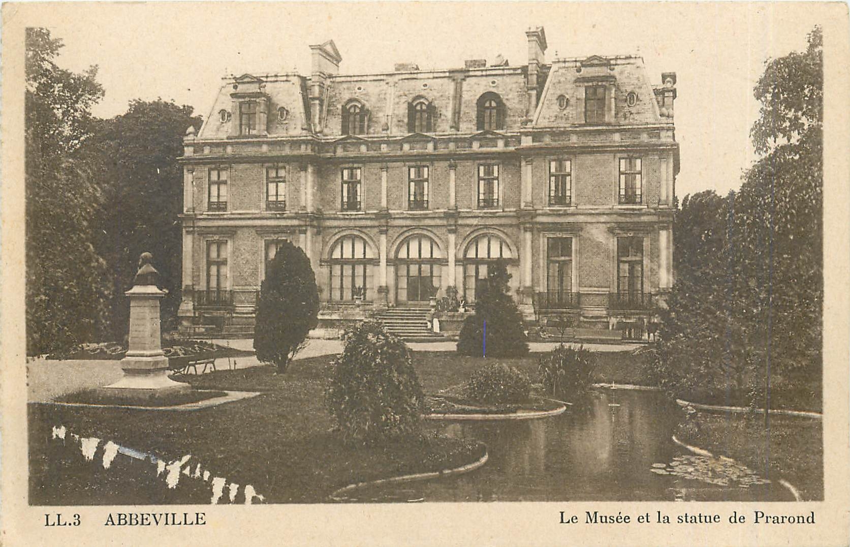CPA ABBEVILLE-Le Musee et la Statue de Prarond