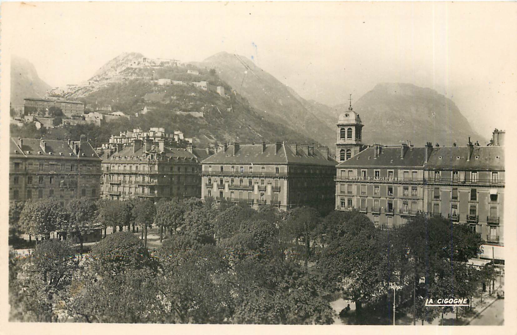 Grenoble (Isère) — Place Victor-Hugo et la Bastille — Édition 'LA CIGOGNE'