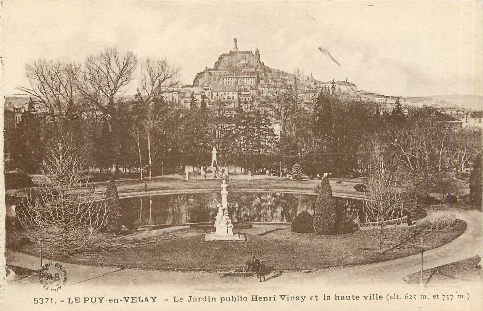 Le Puy-en-Velay — Le Jardin public Henri Vinay et la haute ville (alt. 625 m. et 757 m.) — Éditeur Art Margerit Drémond, n° 5371
