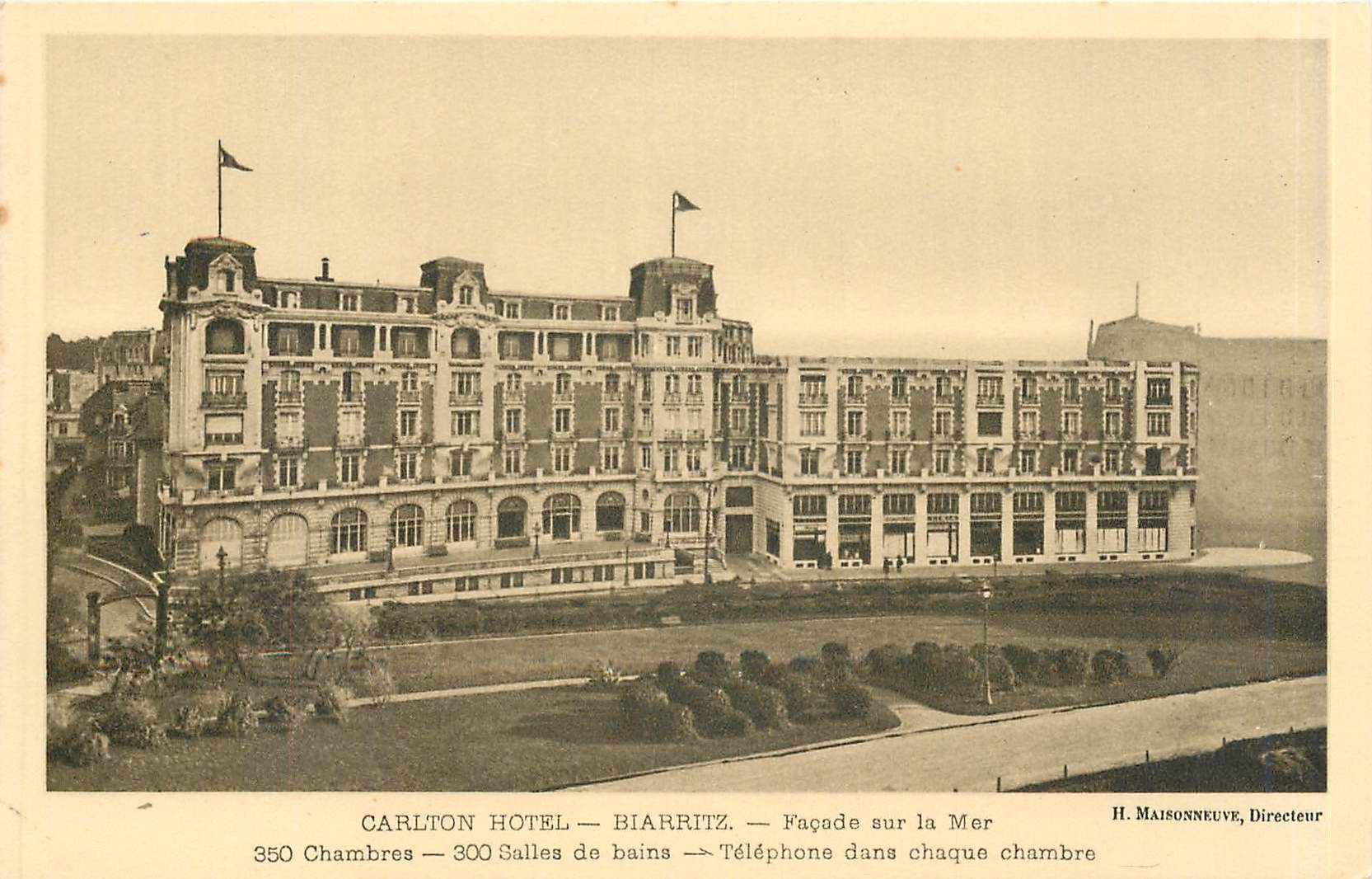 CPA CARLTON HOTEL-BIARRITZ-Façade sur la Mer-350 chambres-300 Salles de bains-Telephone deans chaque