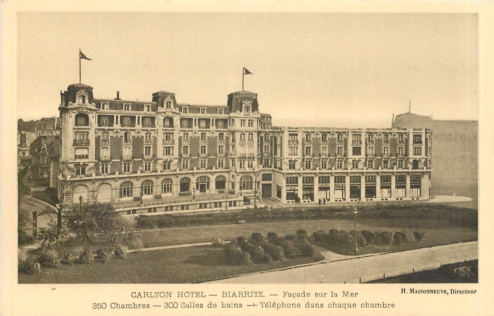 CPA CARLTON HOTEL-BIARRITZ-Façade sur la Mer-350 chambres-300 Salles de bains-Telephone deans chaque
