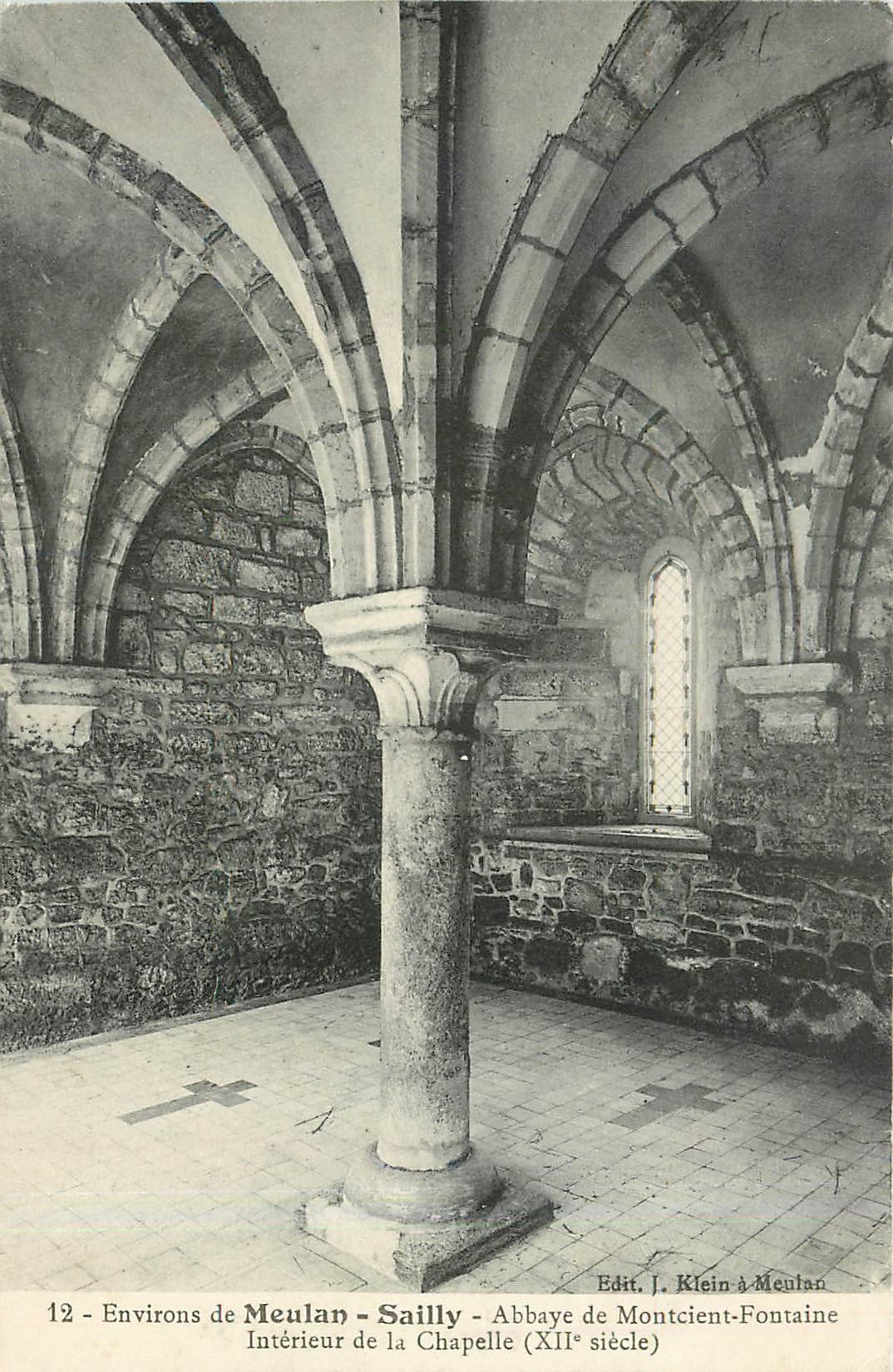CPA Environs de Meulan-Sailly-Abbaye de Montcient-Fontaine -Interieur de la Chapelle(XIIes)