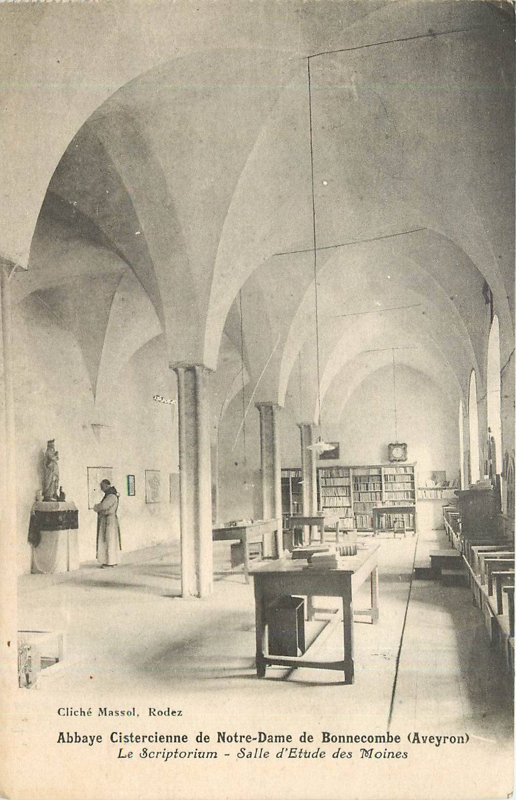 Abbaye Cistercienne de Notre-Dame de Bonnecombe (Aveyron) — Le Scriptorium - Salle d'Étude des Moines — Cliché Massol, Rodez