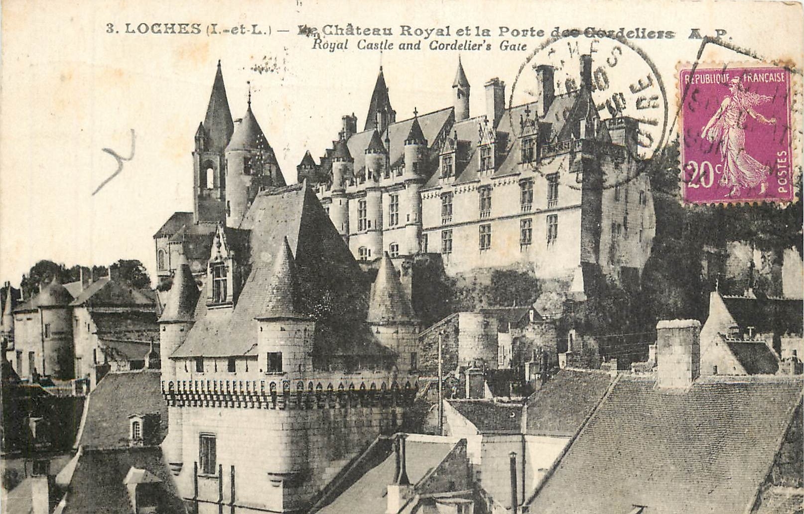 CPA Le Chateau royal et la Porte des Courdelles