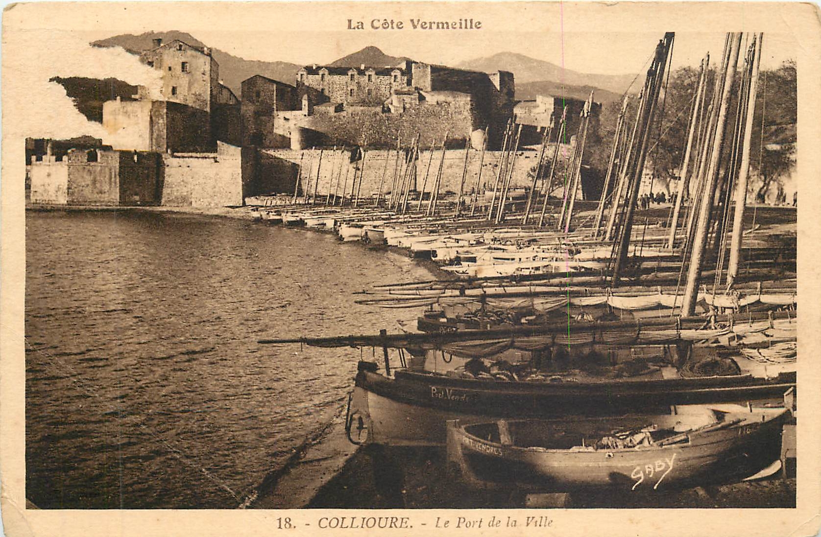 CPA Collioure-Le Port de la ville Bateaux