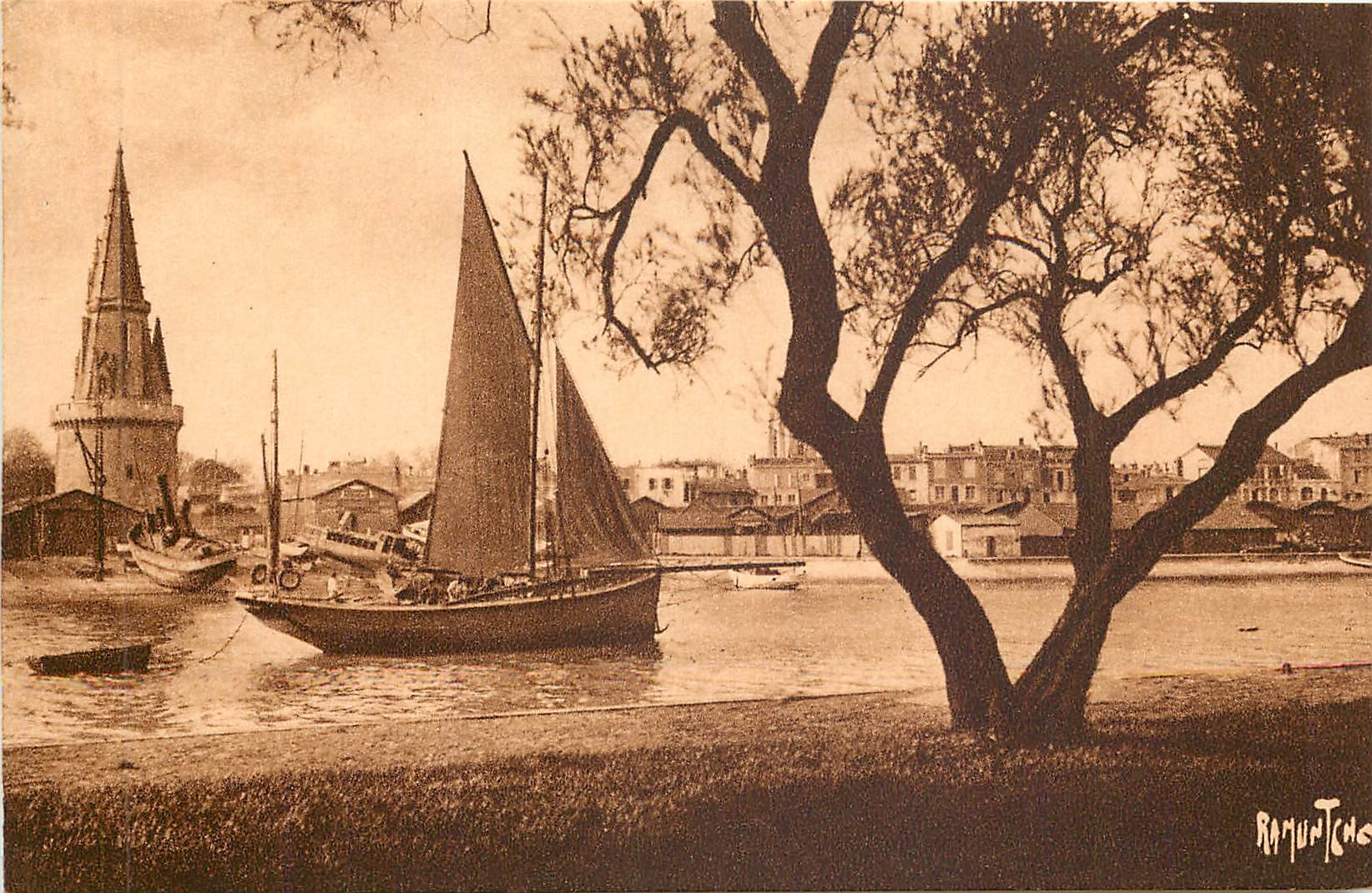 La Rochelle — Le Chenal et la Tour de la Lanterne — Éditions Artistiques Raymond Bergevin