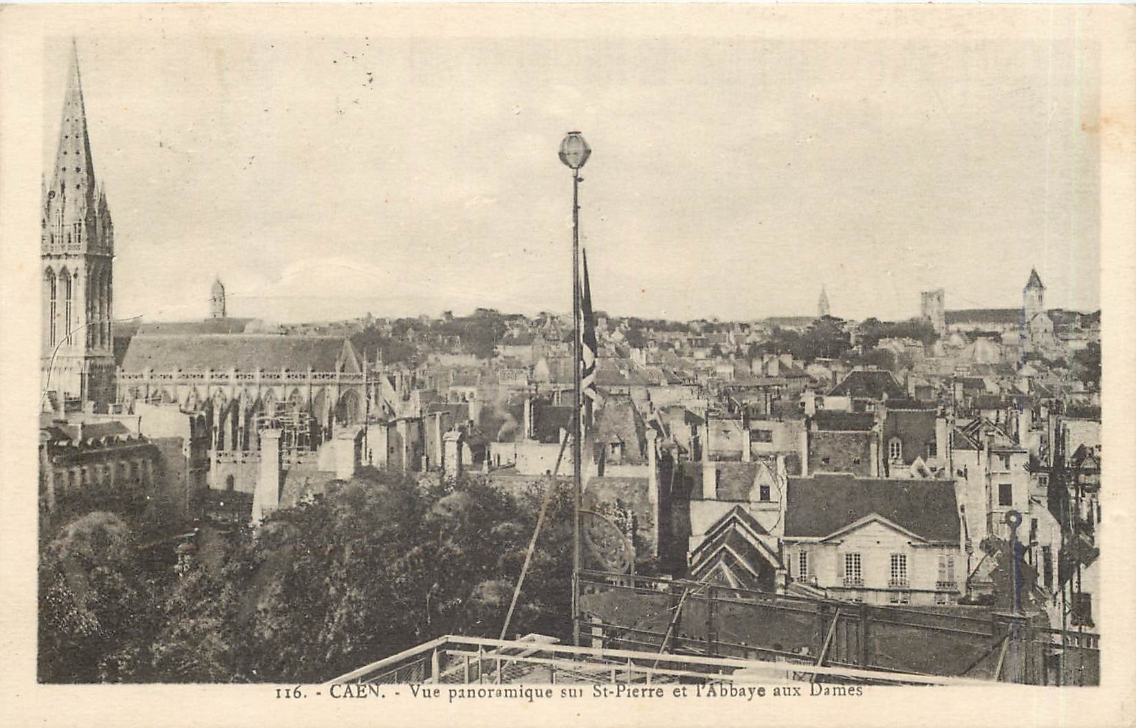 CPA CAEN-Vue panoramique sur st pierre et l'Abbaye aux Dames