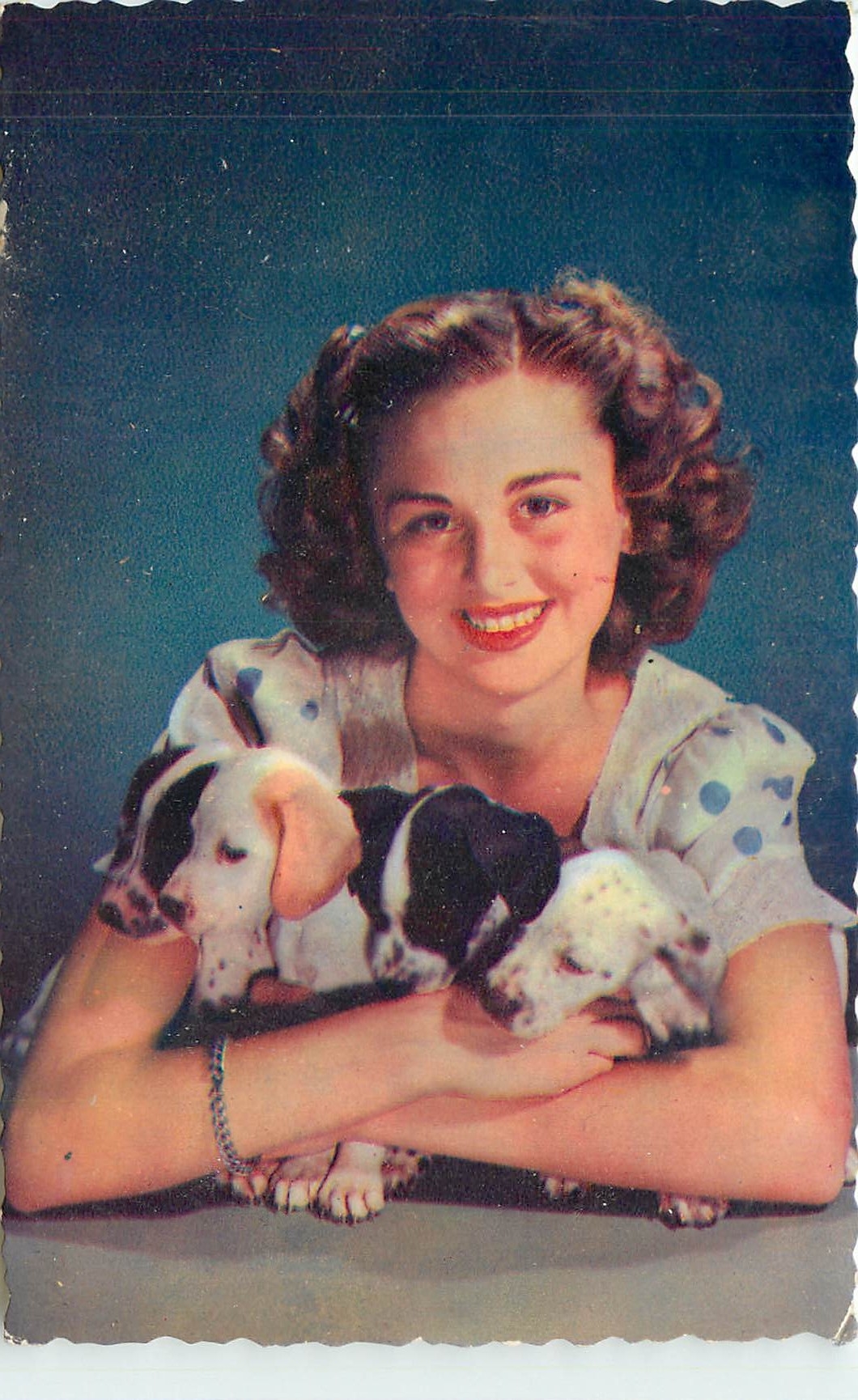 CPA ANIMAUX Femme Chiens