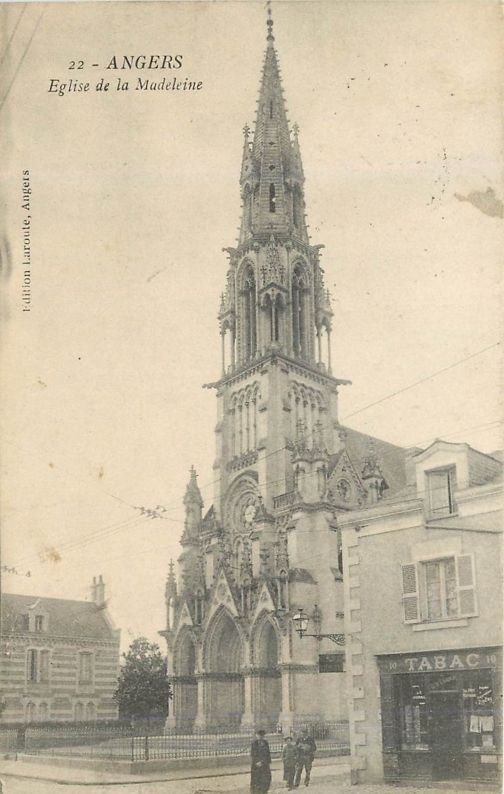 CPA-ANGERS L'Eglise de la Madeleine Tabac