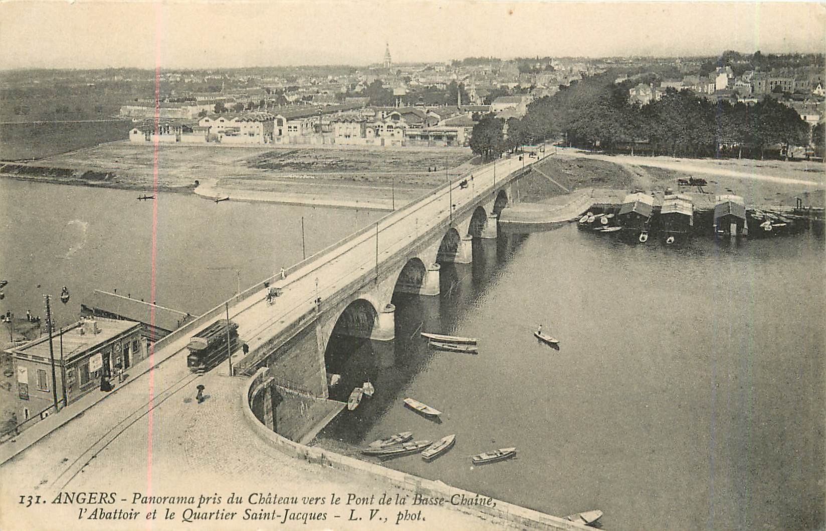 CPA ANGERS-Panorama pris du Chateau vers le Pont de la Basse Chaine l'abattoir et le quartier Saint 