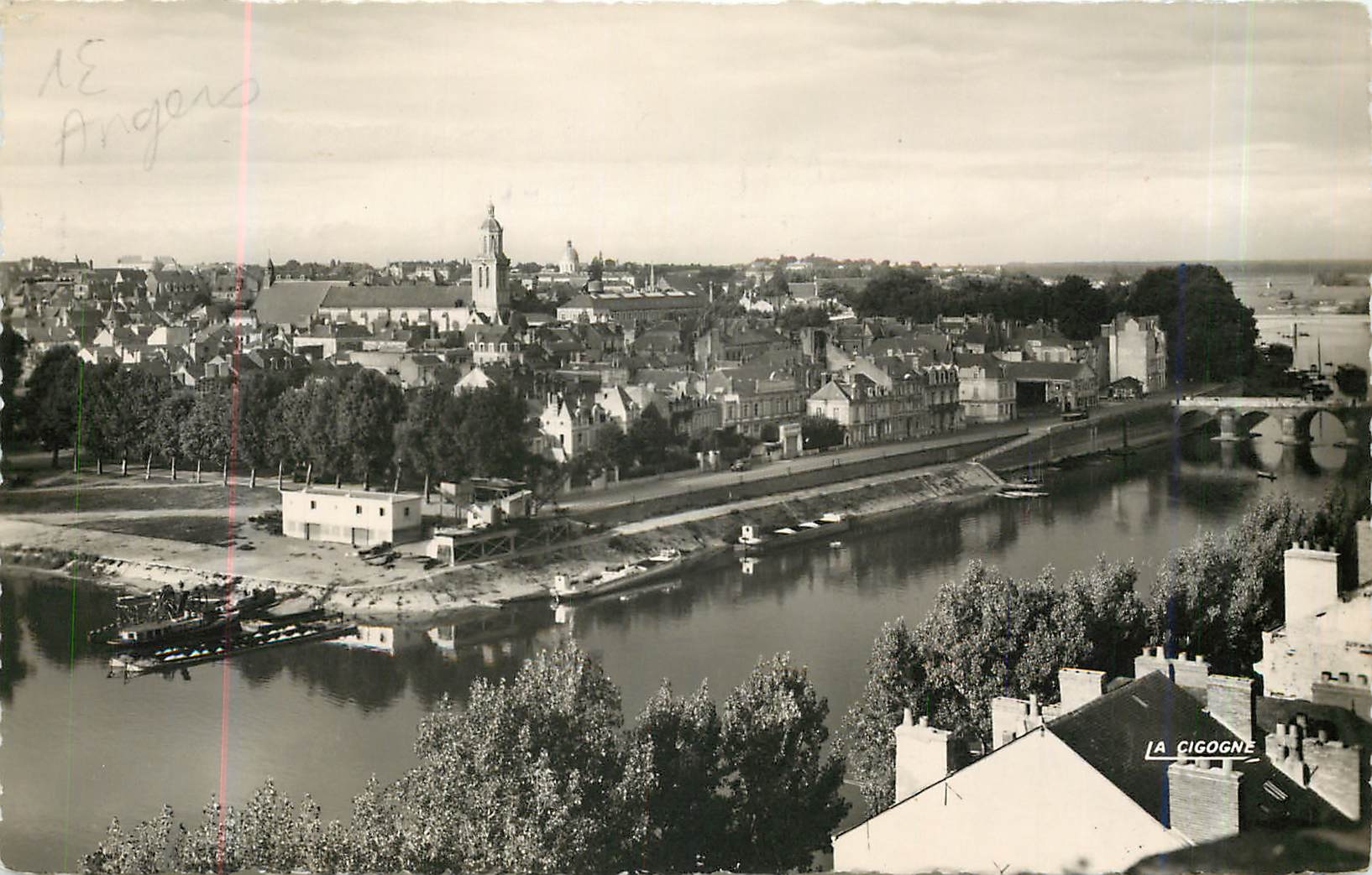 CPM ANGERS-(Maine et Loire)-Vue sur le Maine Prise du Chateau